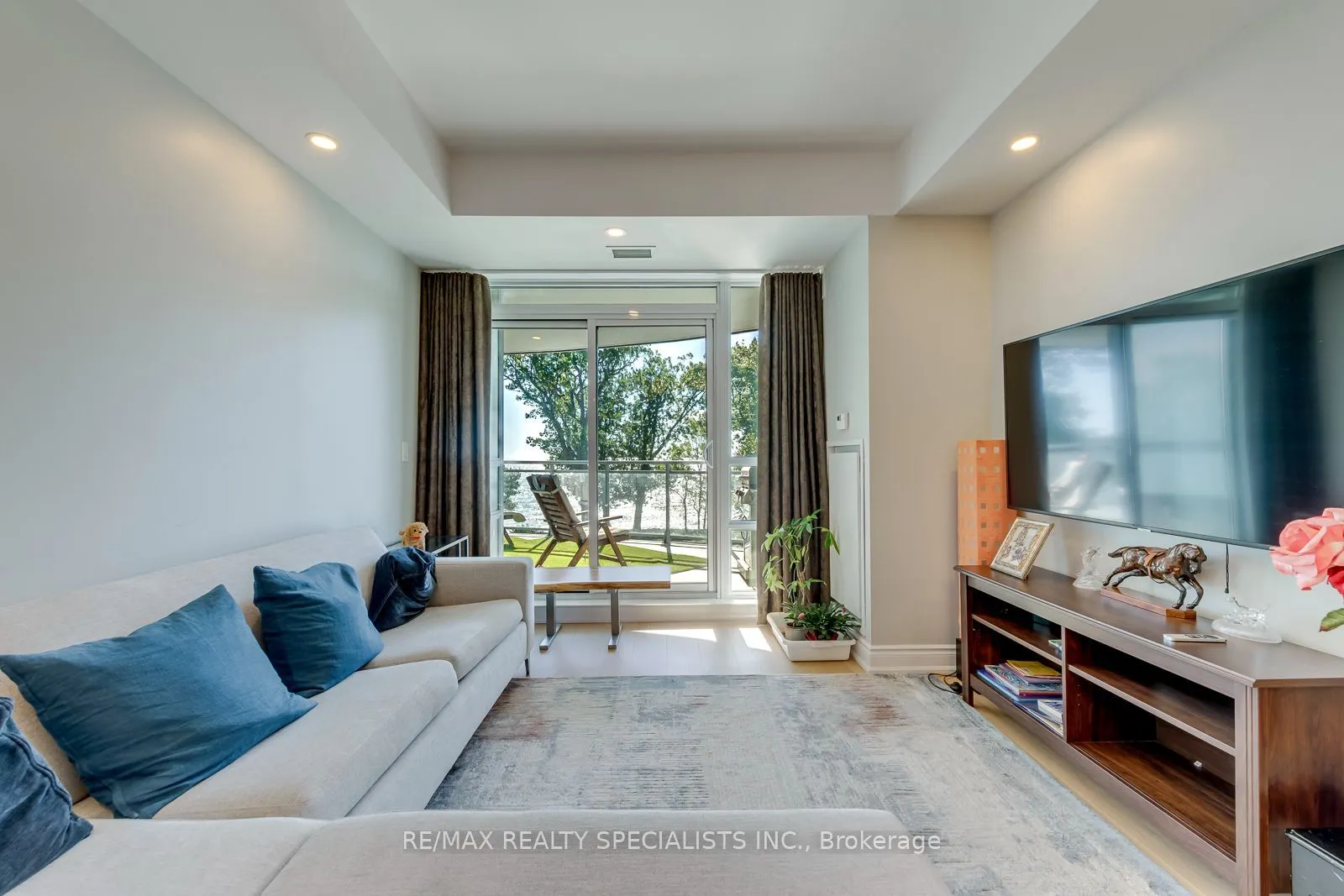 3500 Lakeshore Road W #316