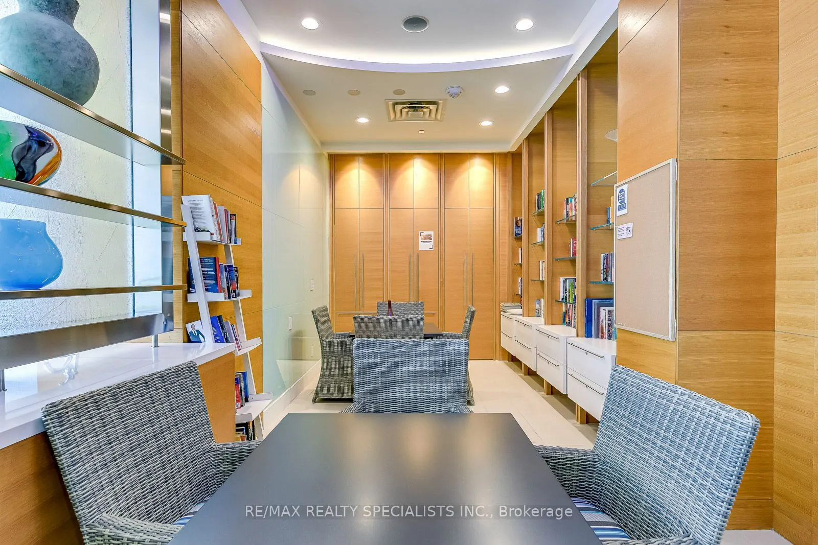 3500 Lakeshore Road W #316