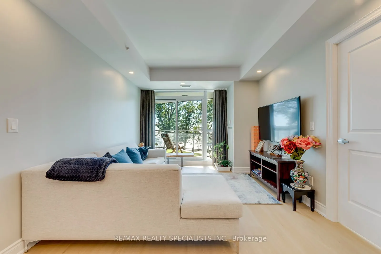 3500 Lakeshore Road W #316