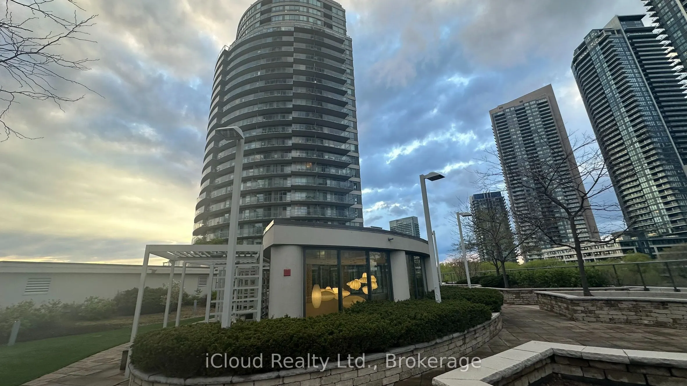 2230 Lake Shore Boulevard W #2102
