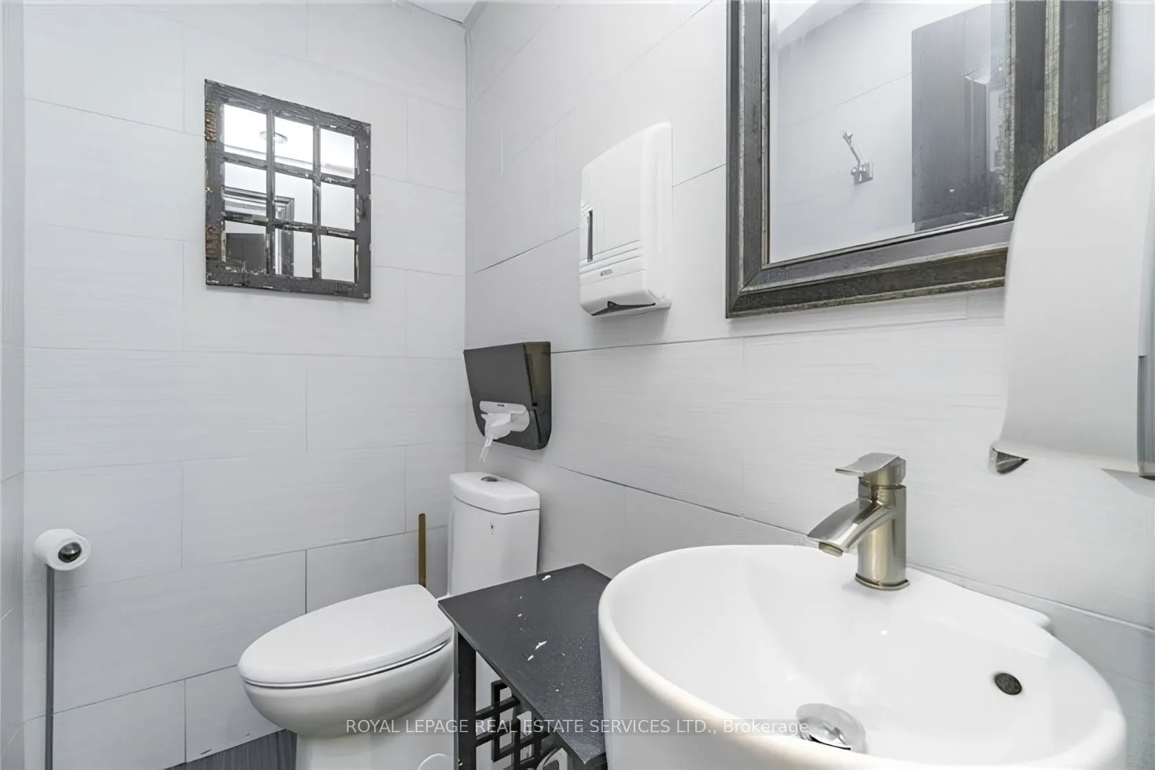 241-243 Lakeshore Road E