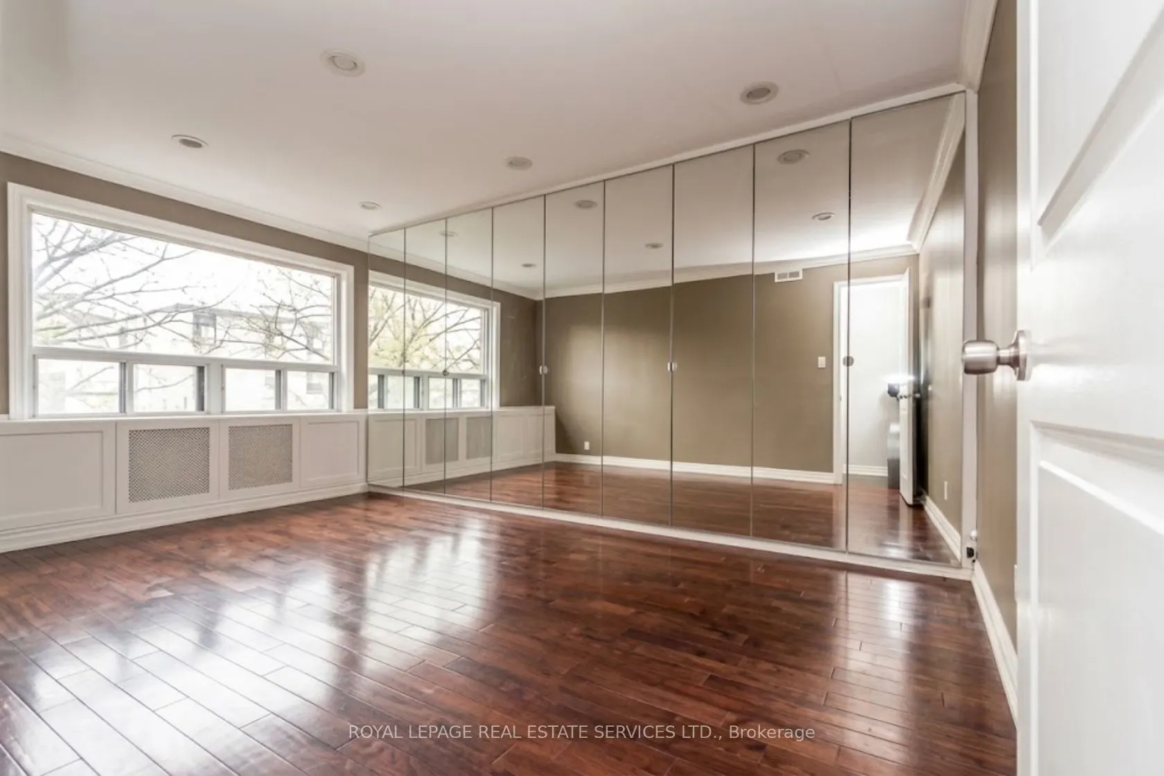 241-243 Lakeshore Road E