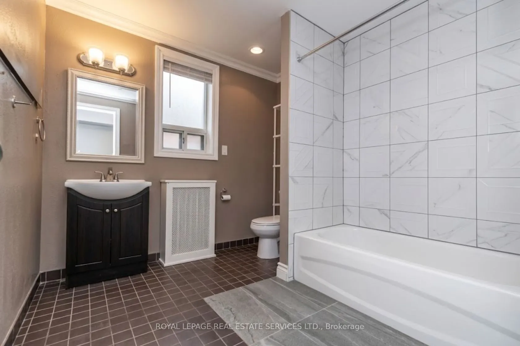 241-243 Lakeshore Road E
