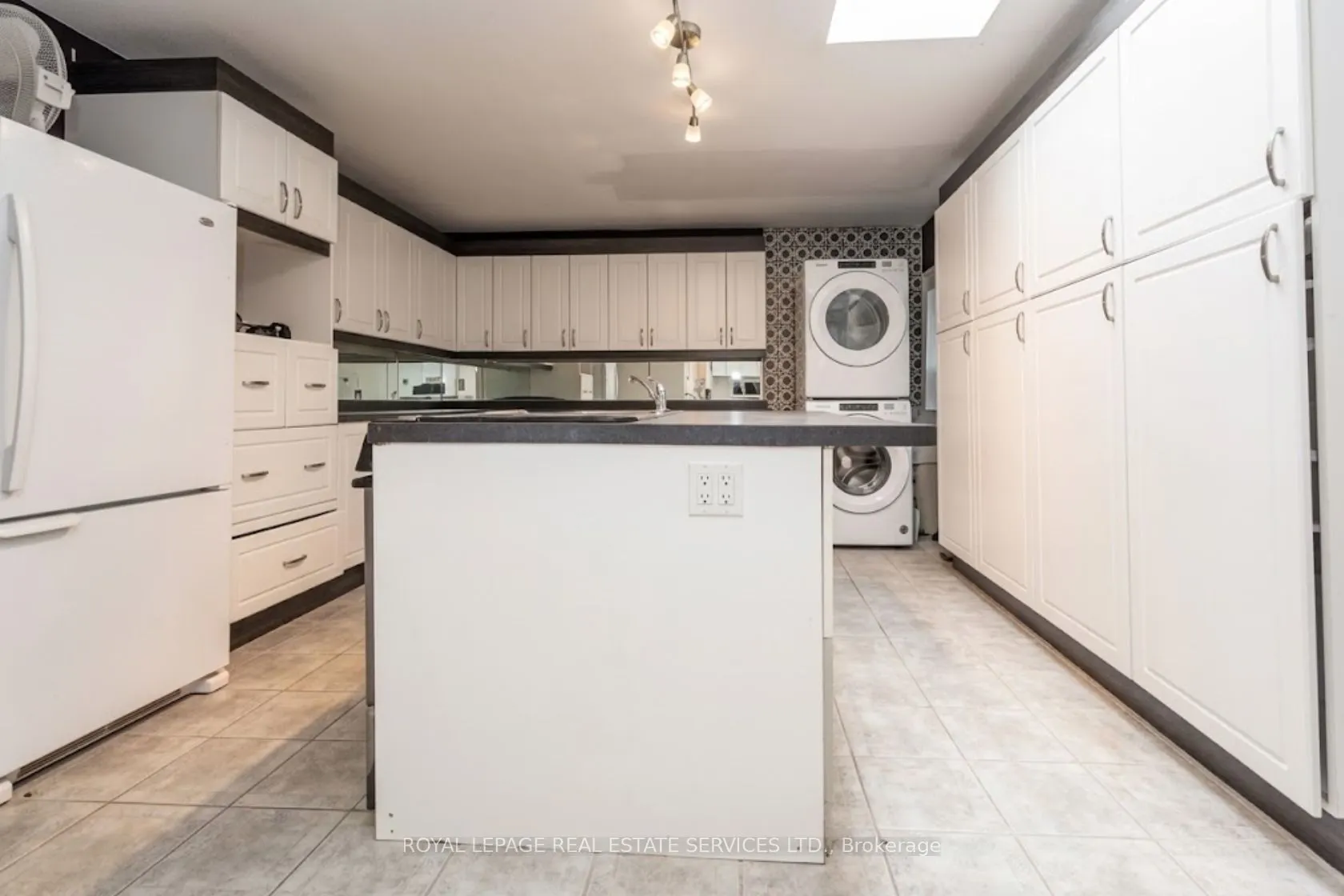 241-243 Lakeshore Road E