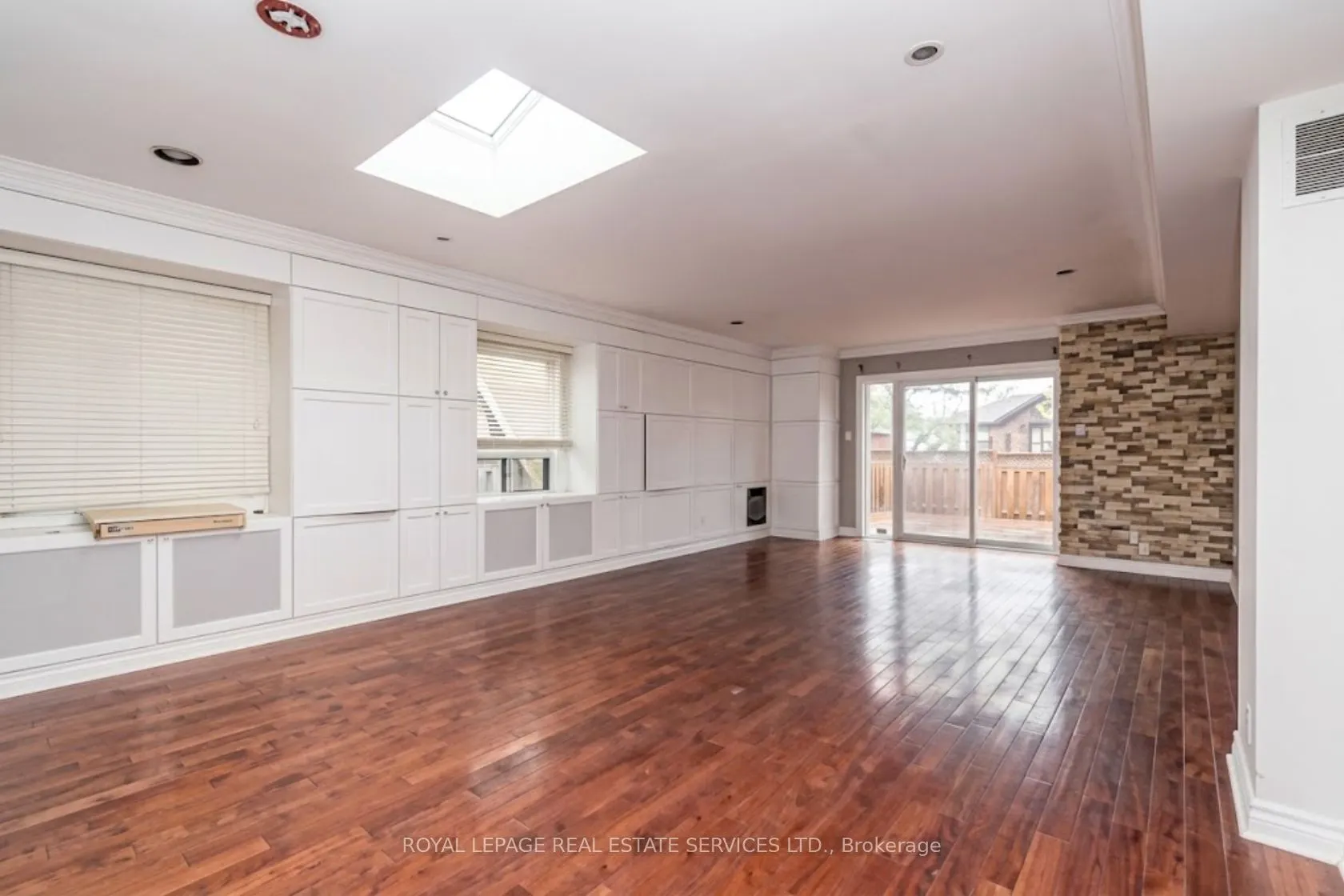 241-243 Lakeshore Road E