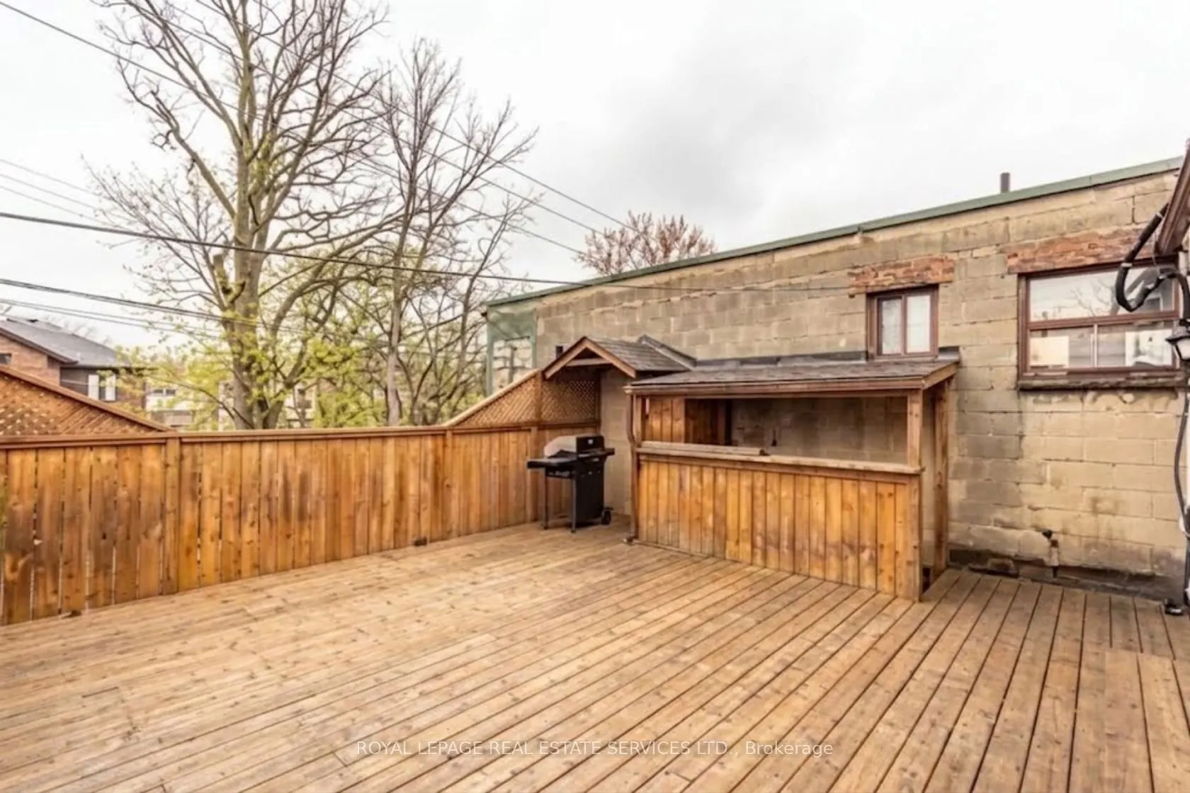 241-243 Lakeshore Road E