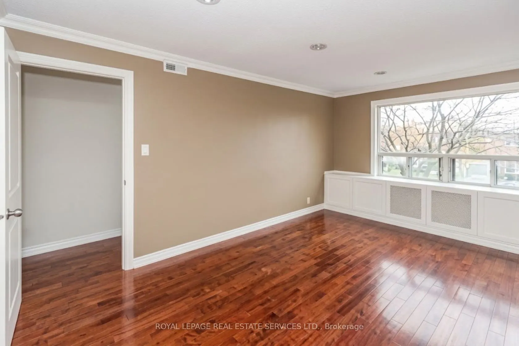 241-243 Lakeshore Road E