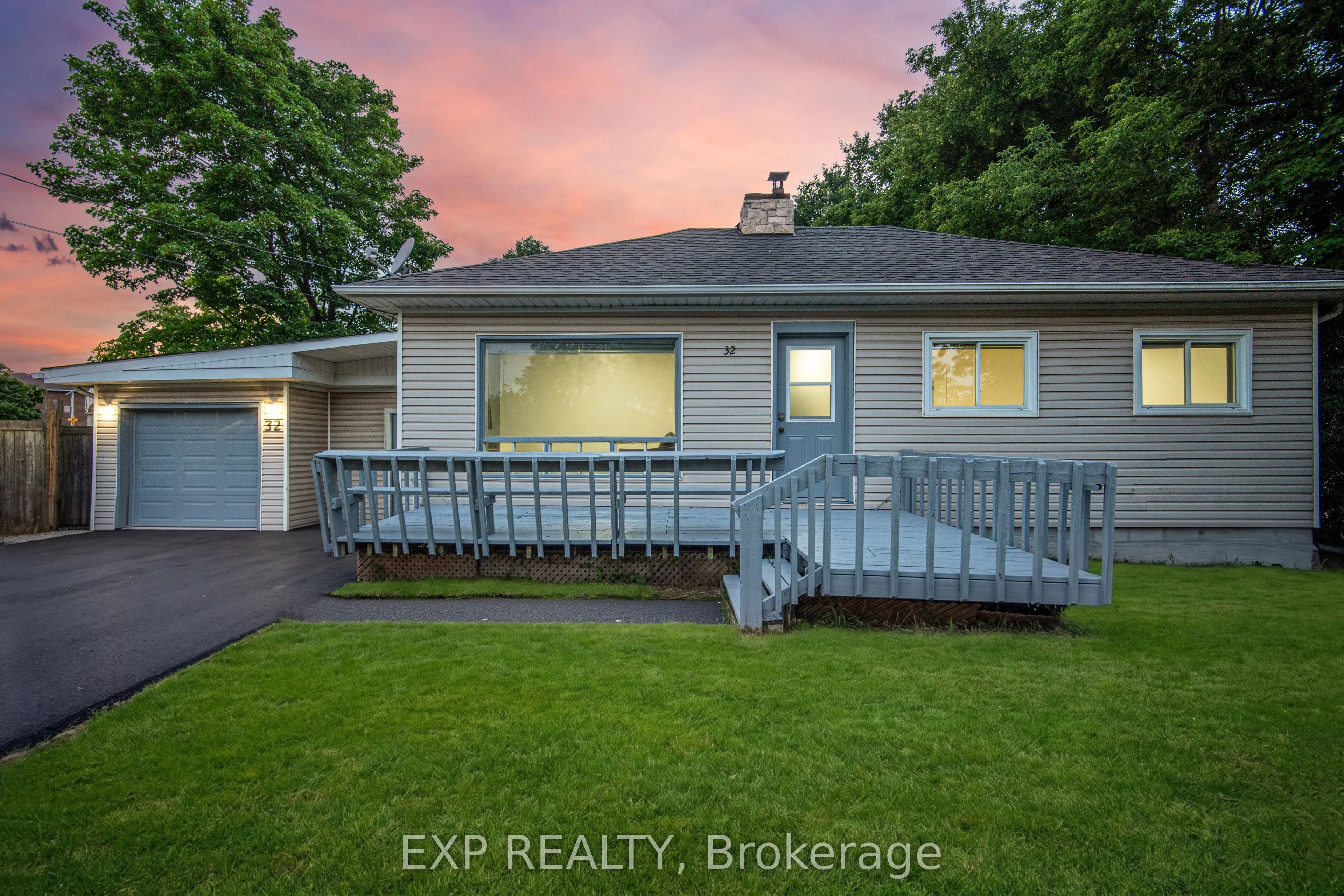 32 Maple Avenue E