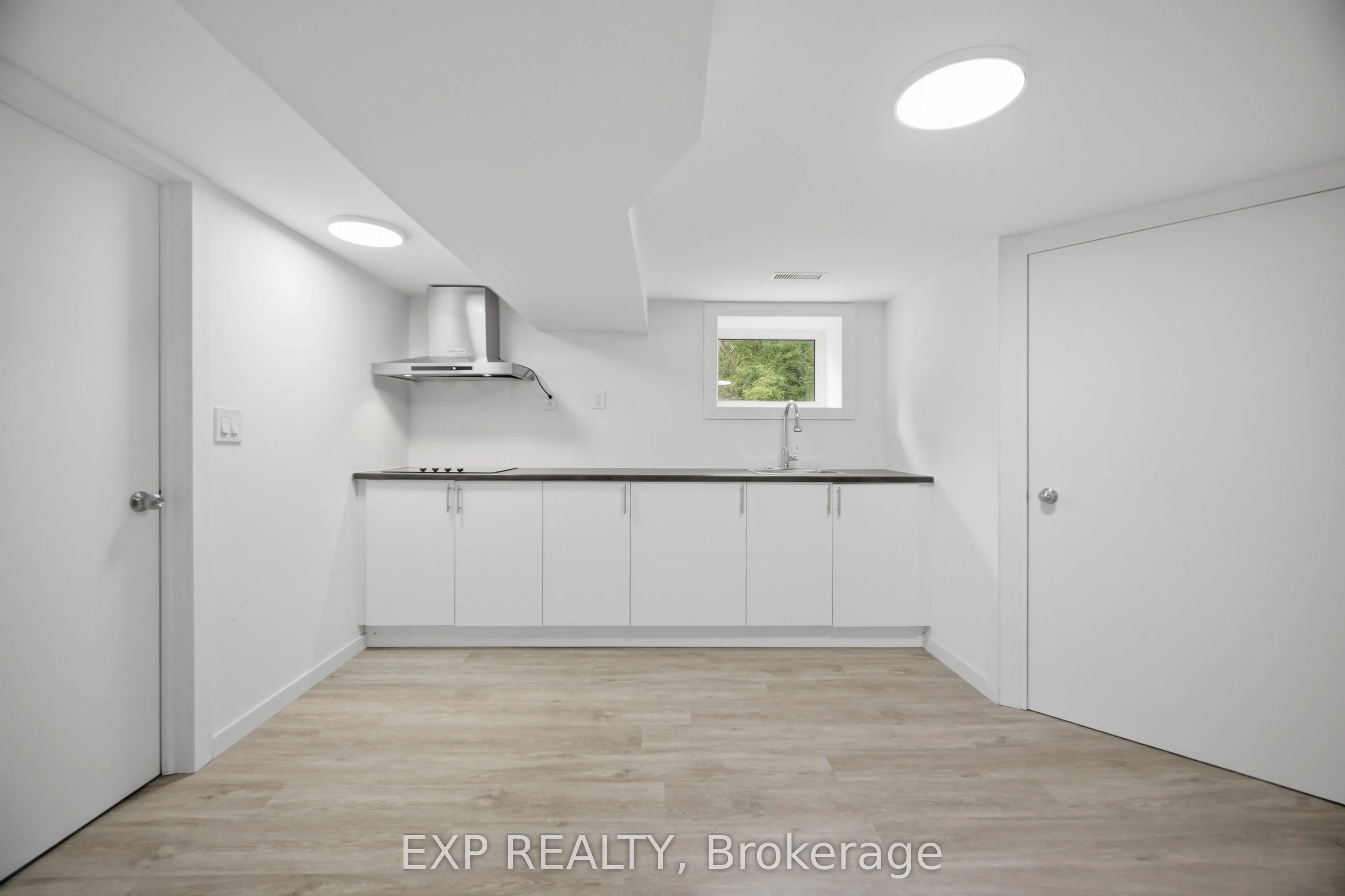 32 Maple Avenue E