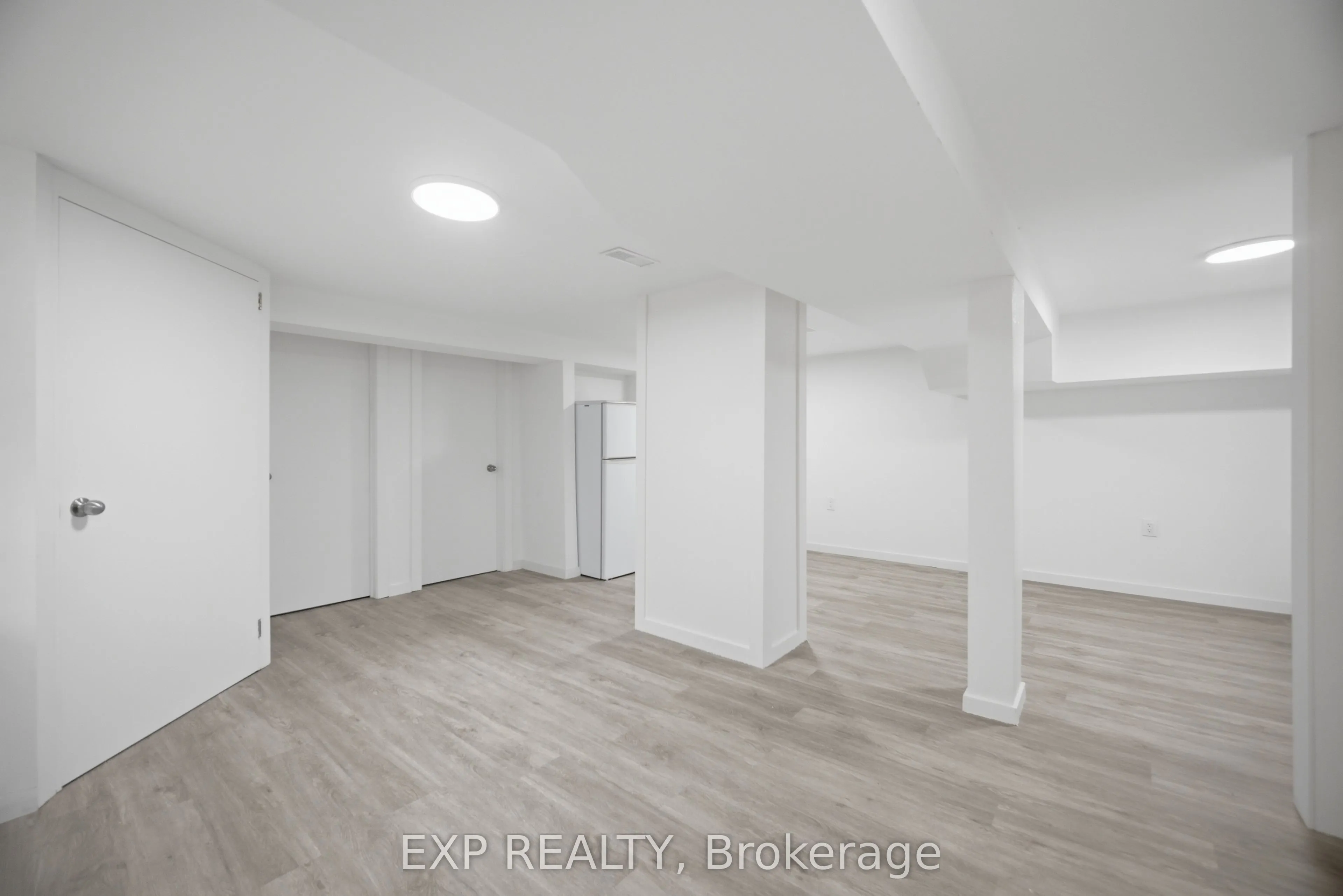 32 Maple Avenue E