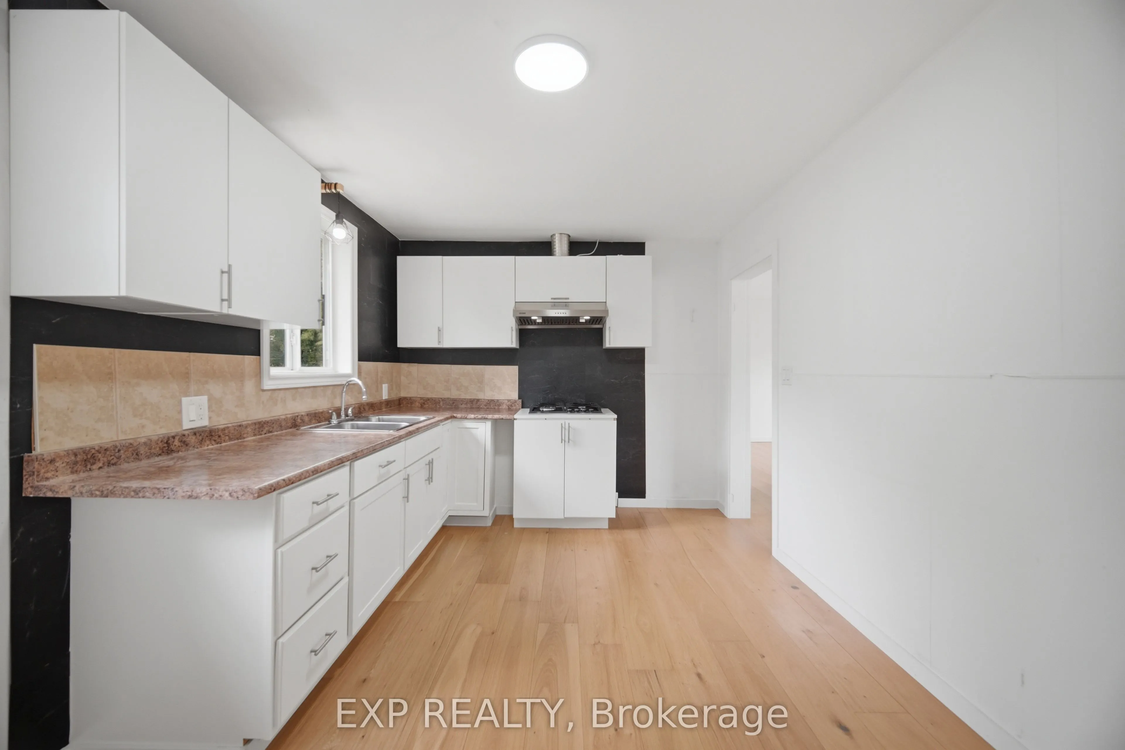 32 Maple Avenue E