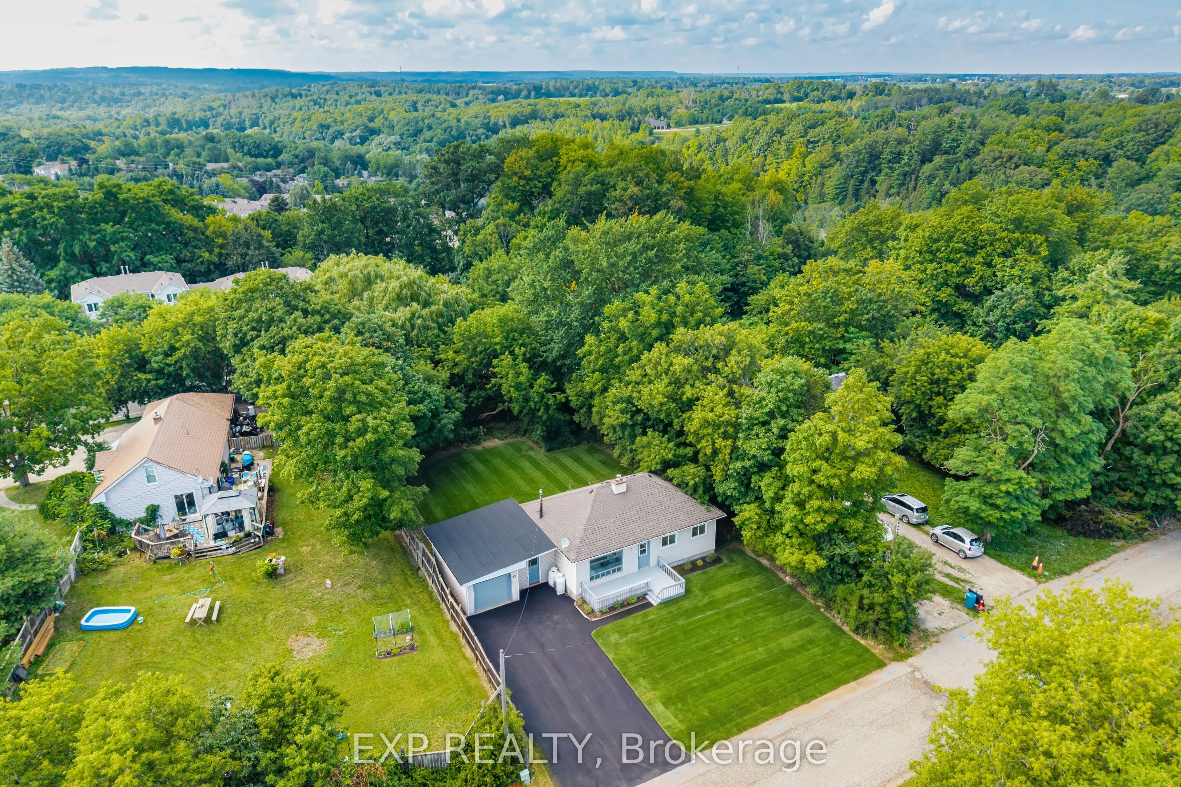 32 Maple Avenue E