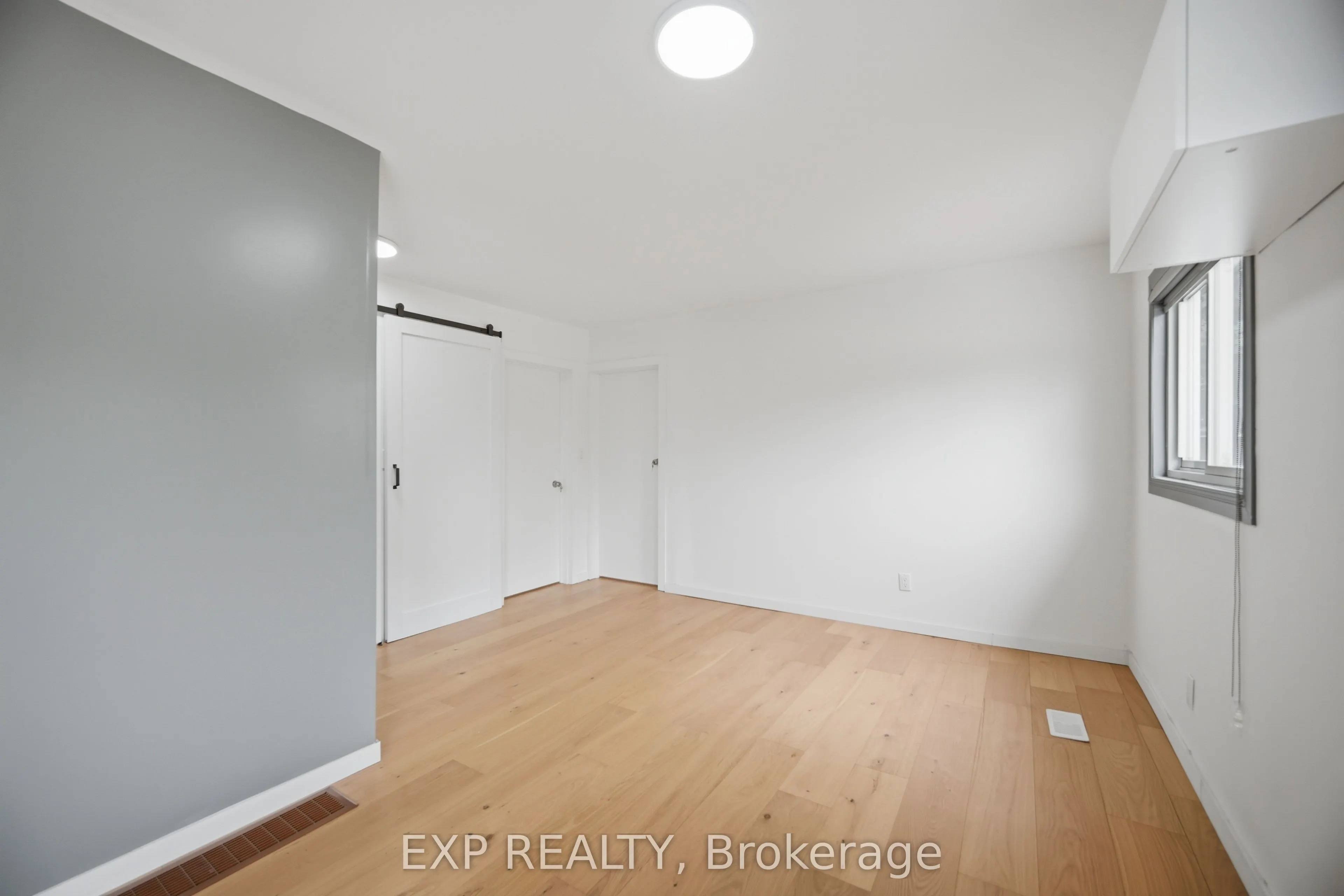 32 Maple Avenue E