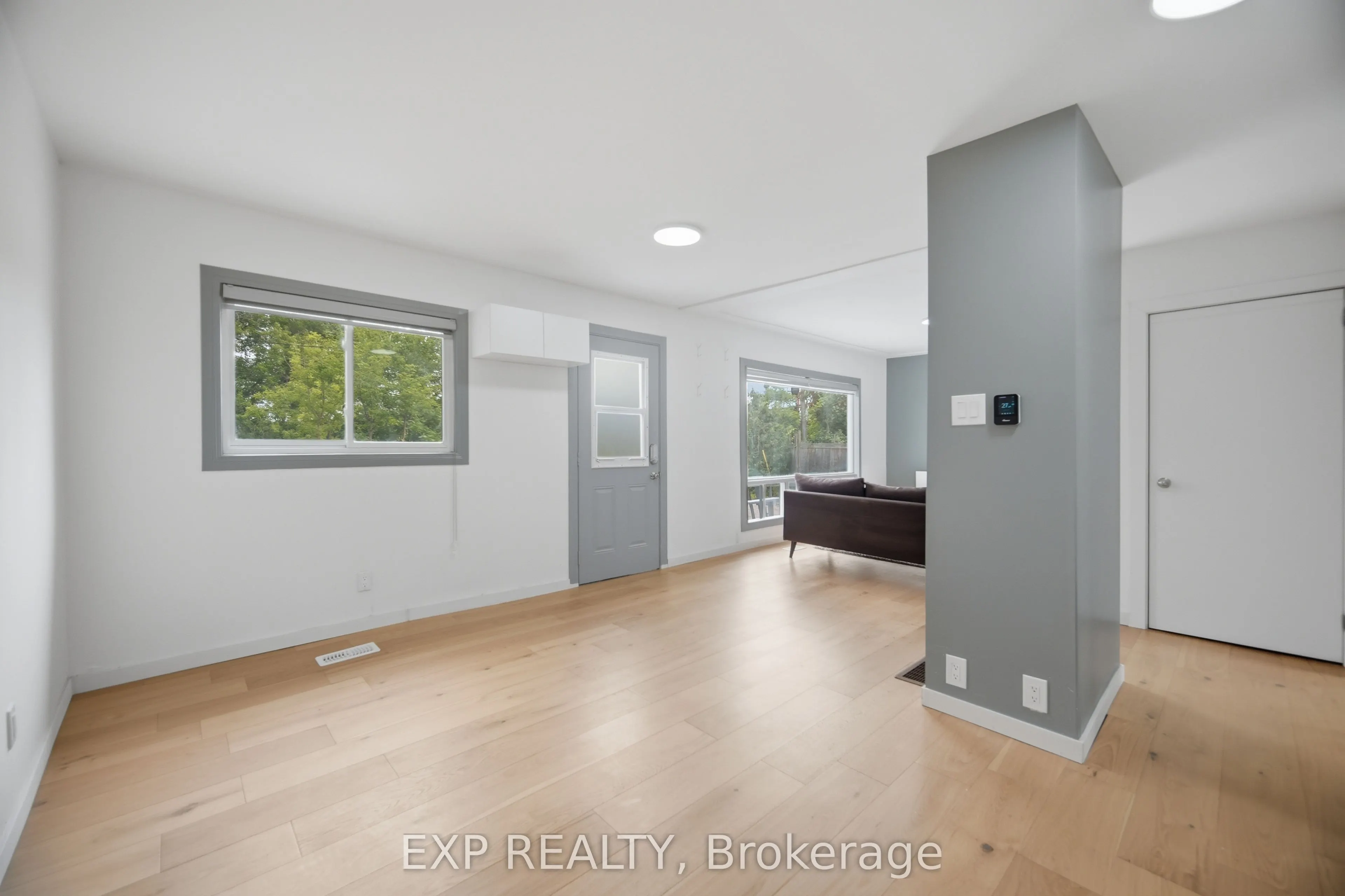 32 Maple Avenue E