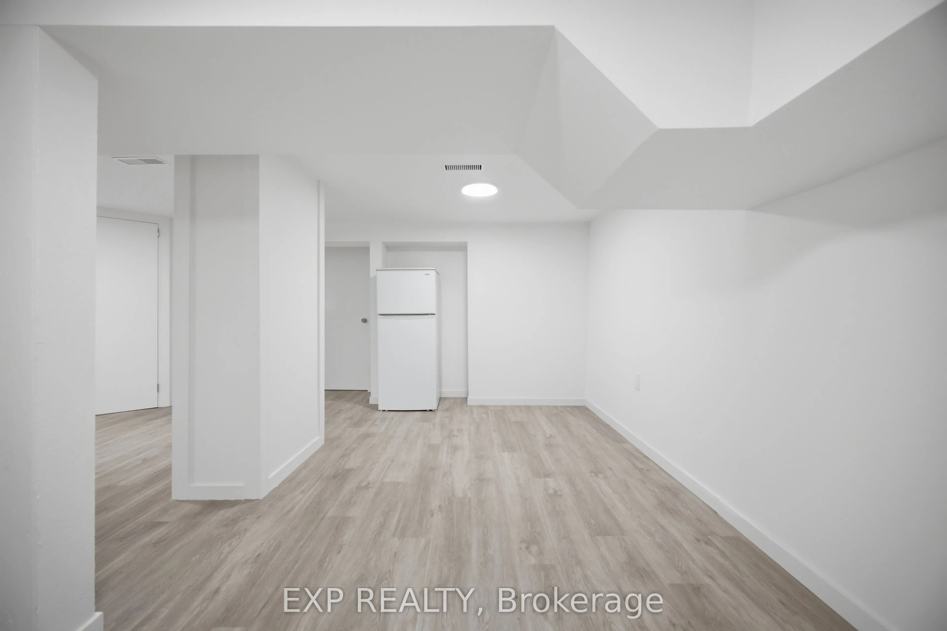 32 Maple Avenue E