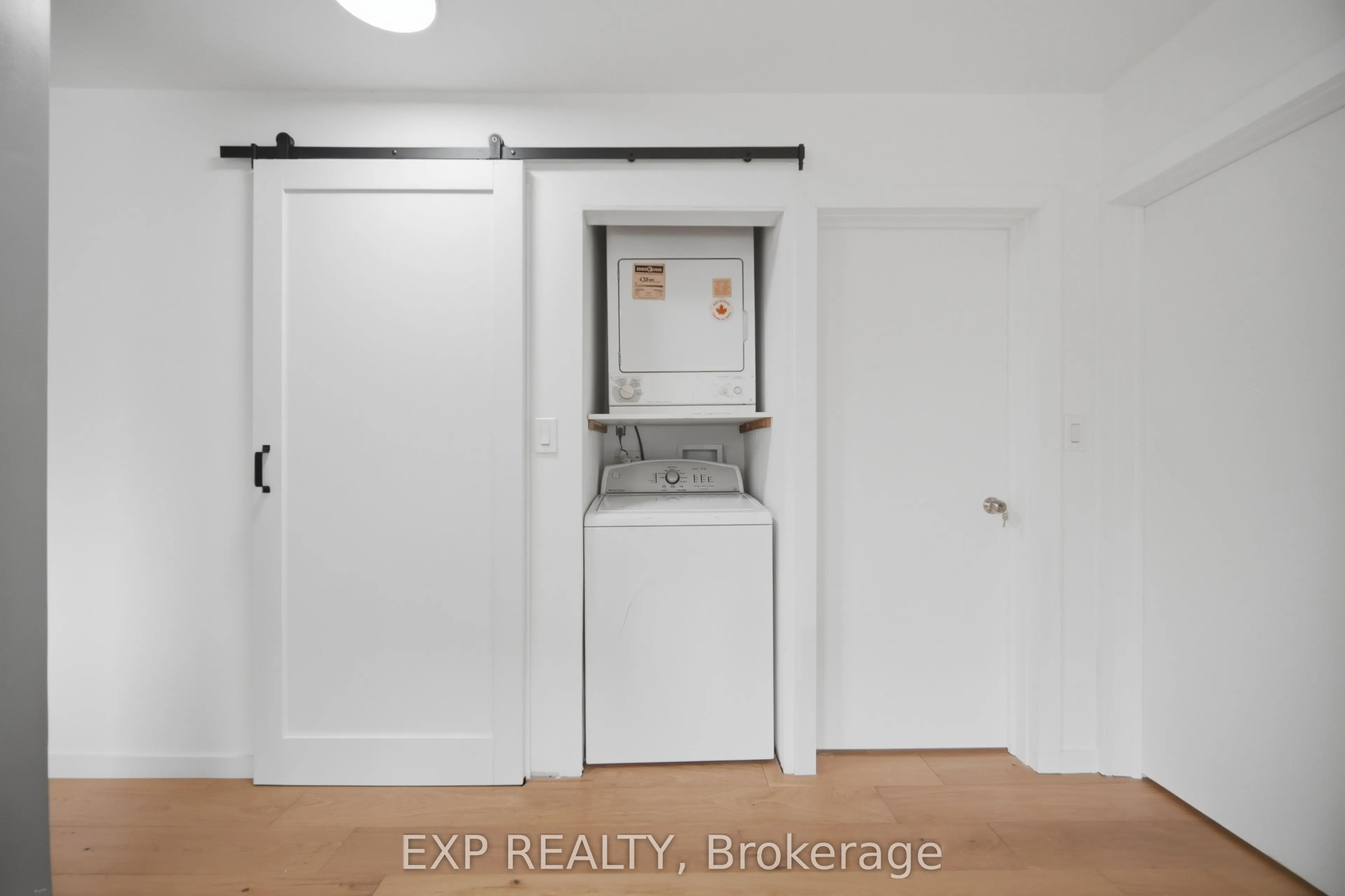 32 Maple Avenue E