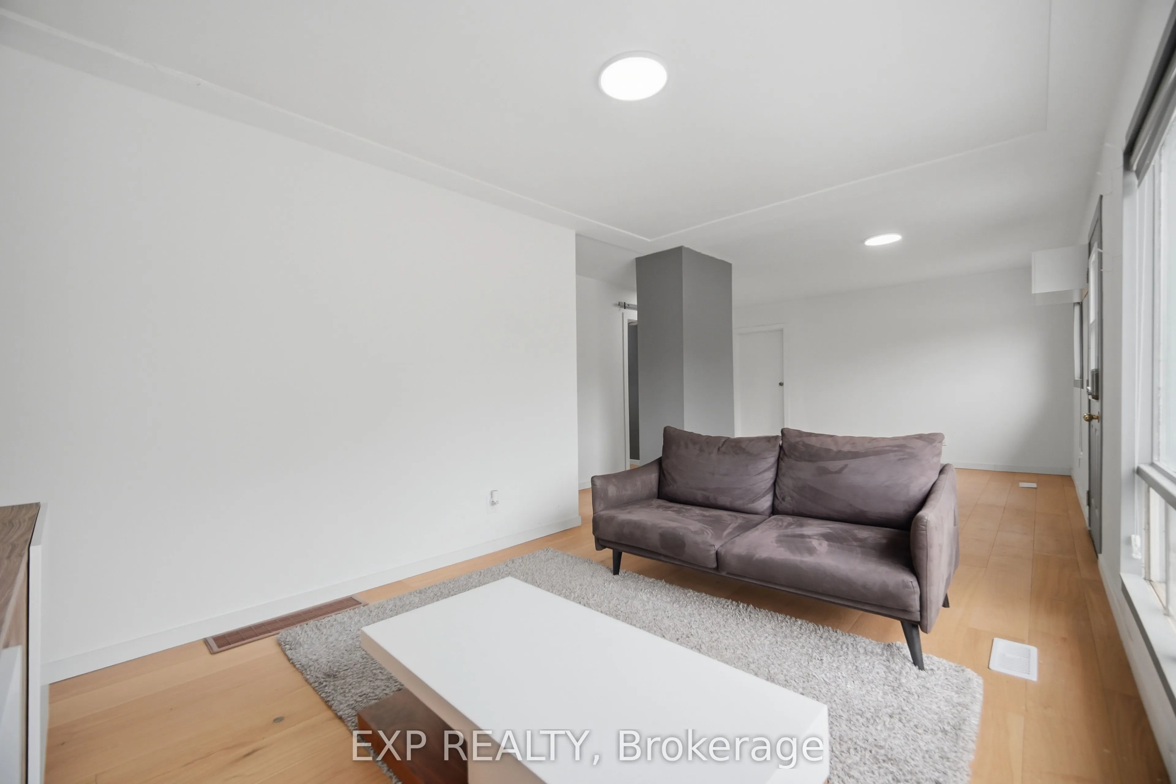 32 Maple Avenue E