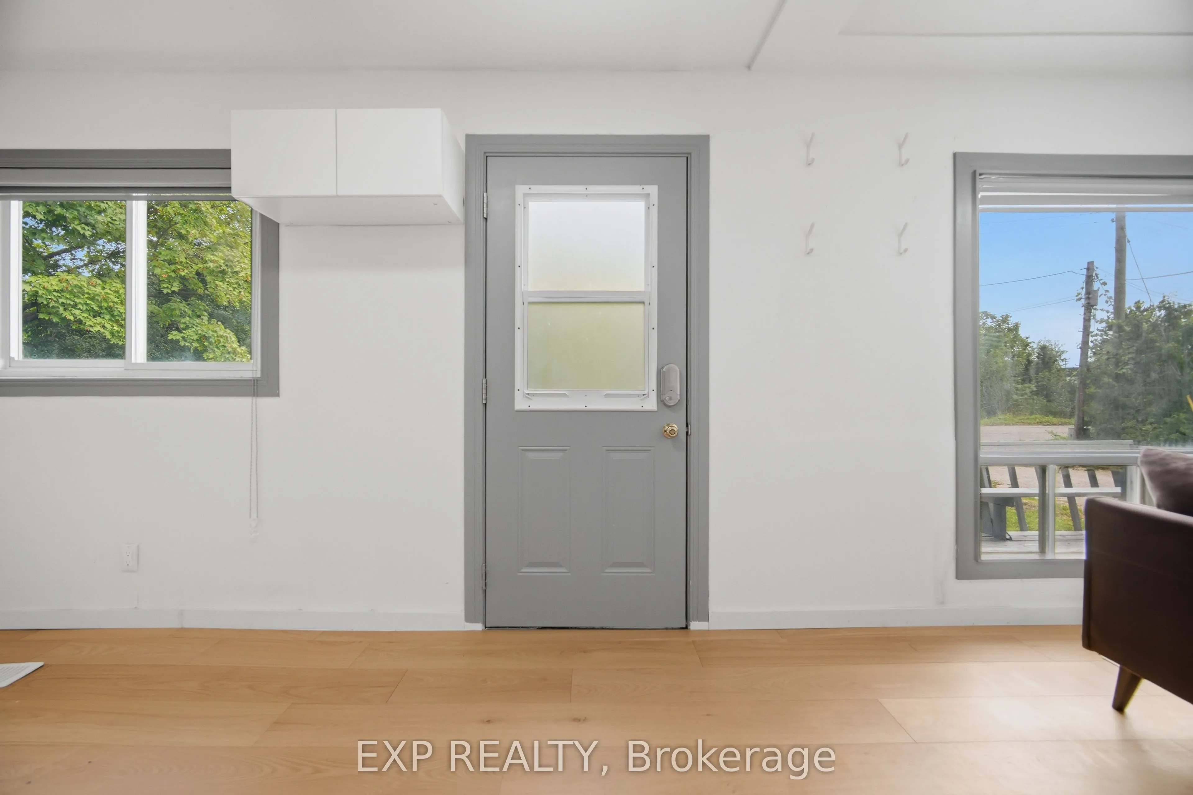 32 Maple Avenue E