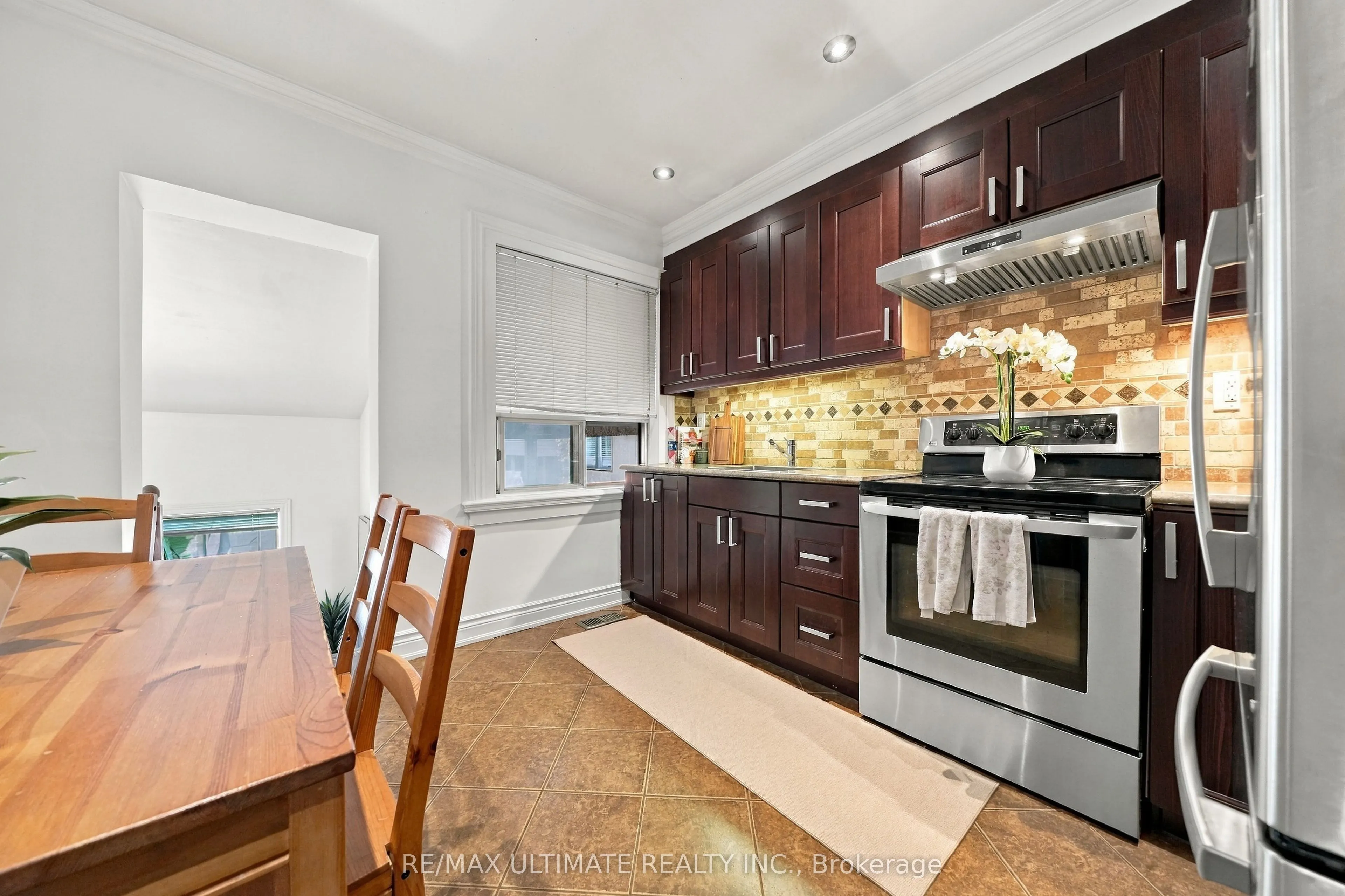 372 Blackthorn Avenue