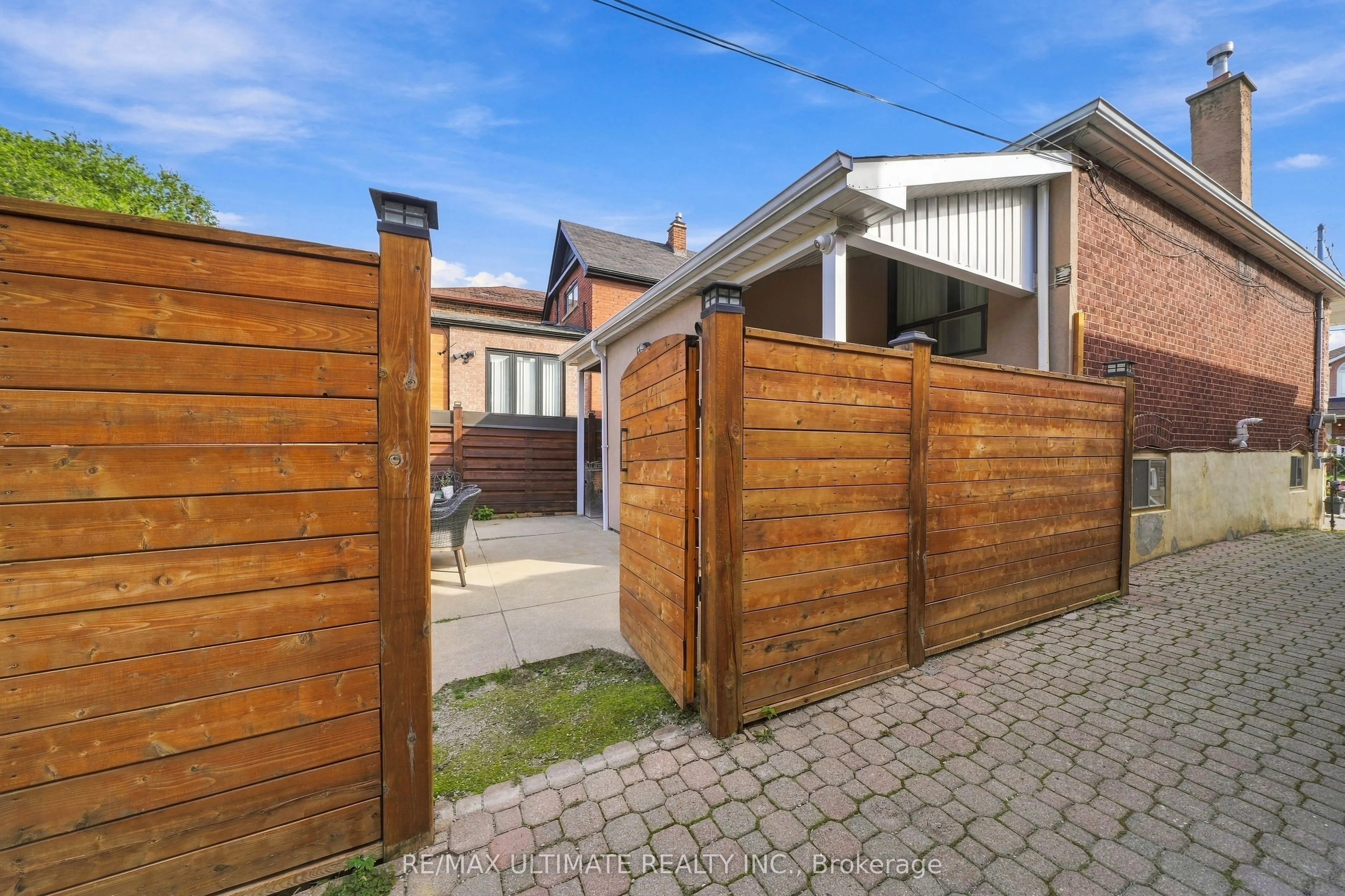 372 Blackthorn Avenue