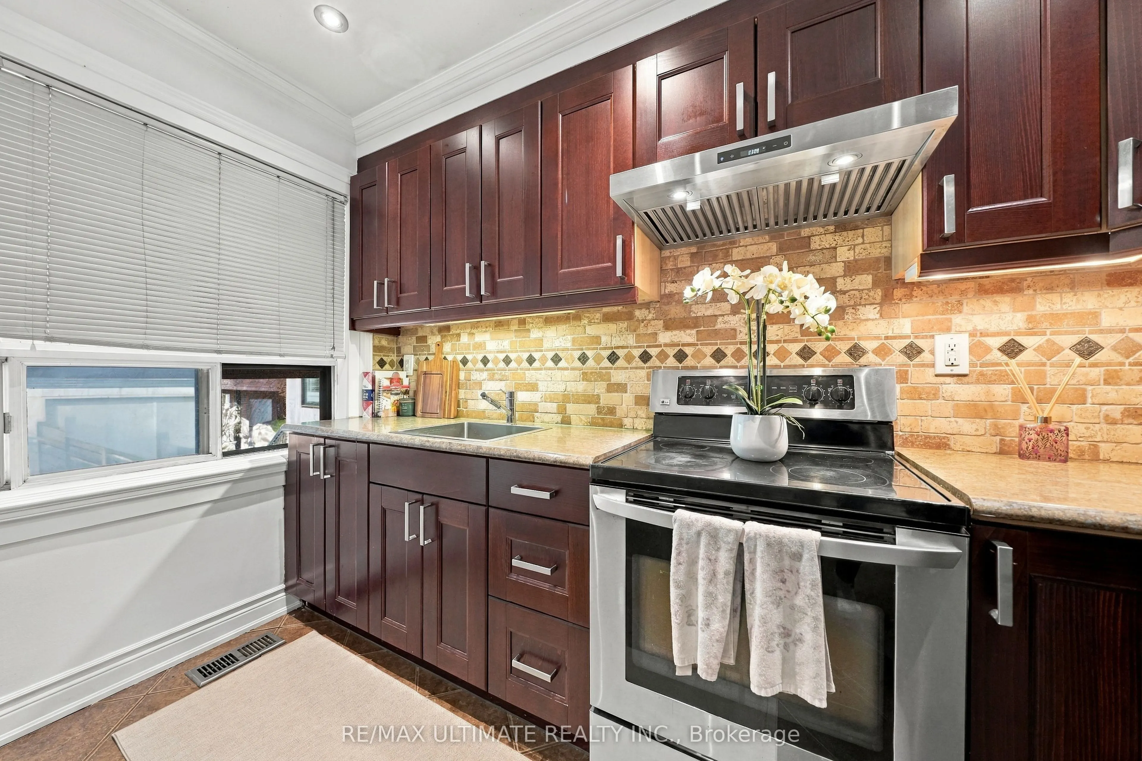 372 Blackthorn Avenue