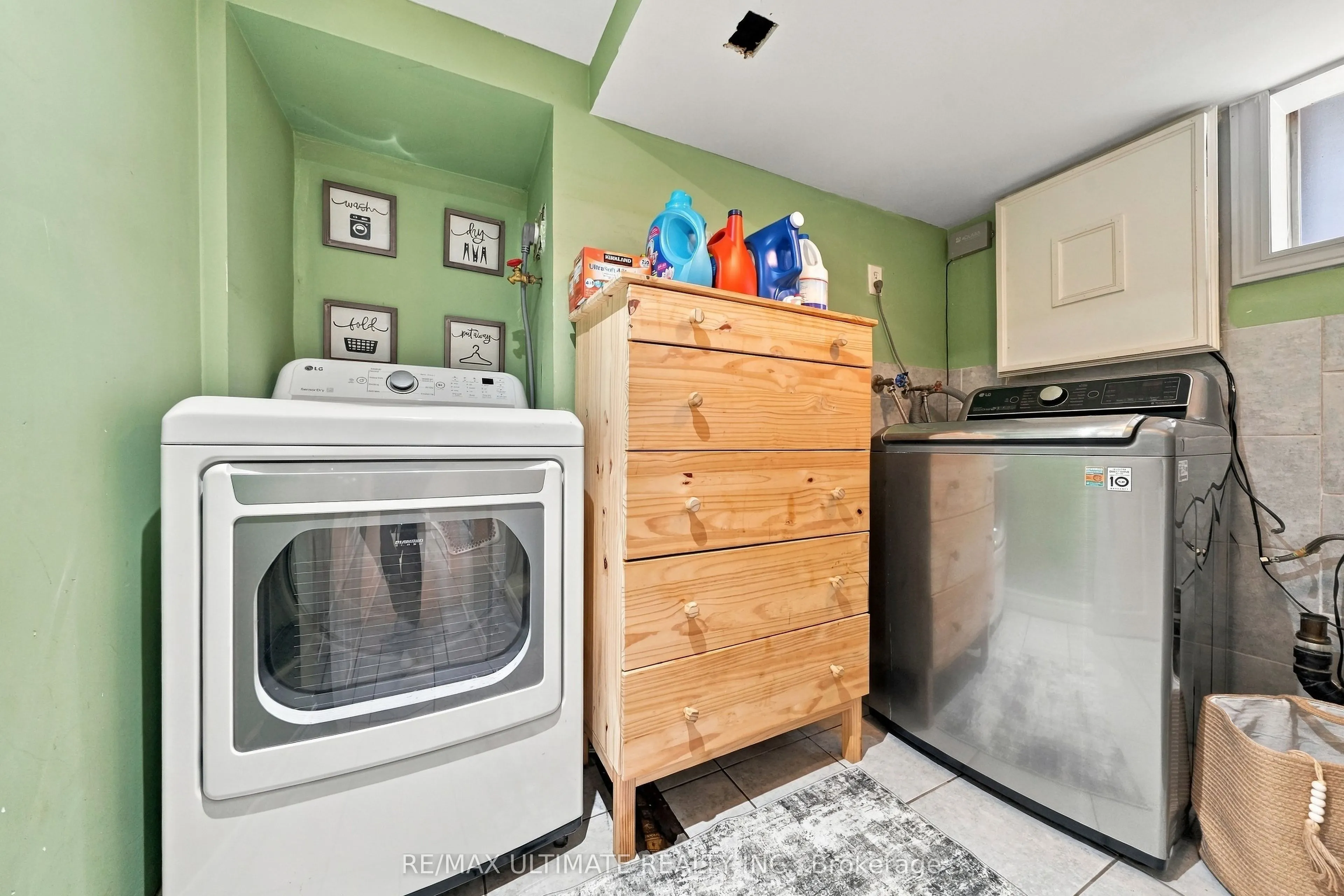 372 Blackthorn Avenue
