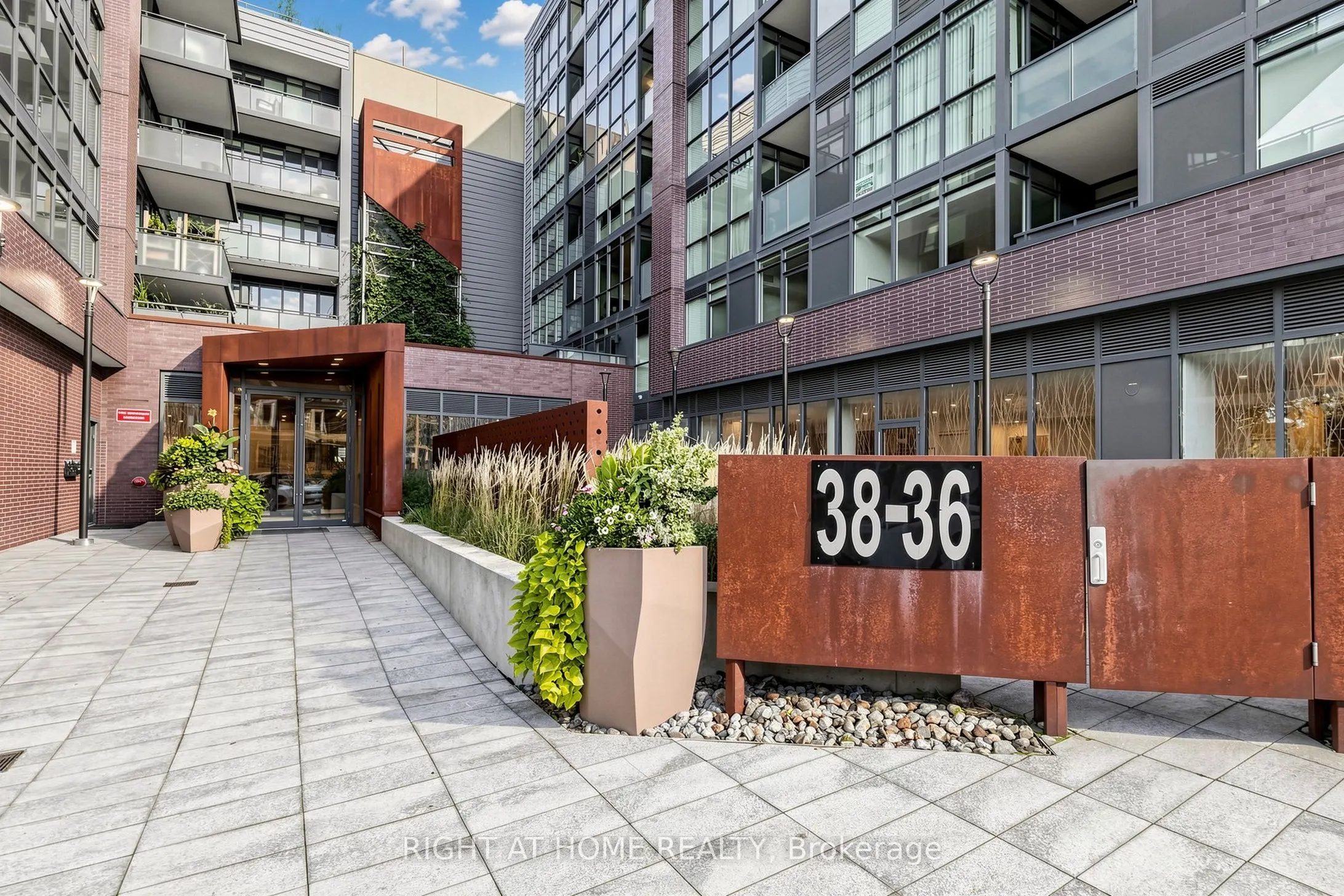36 Howard Park Avenue #307
