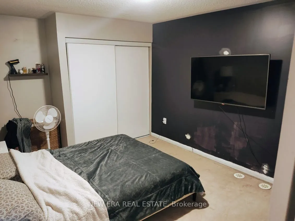 225 Schreyer Crescent