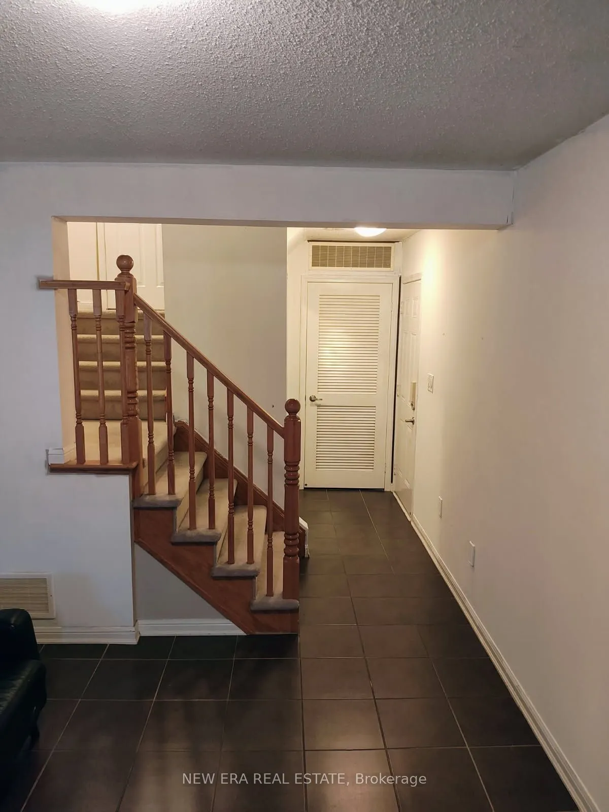 225 Schreyer Crescent