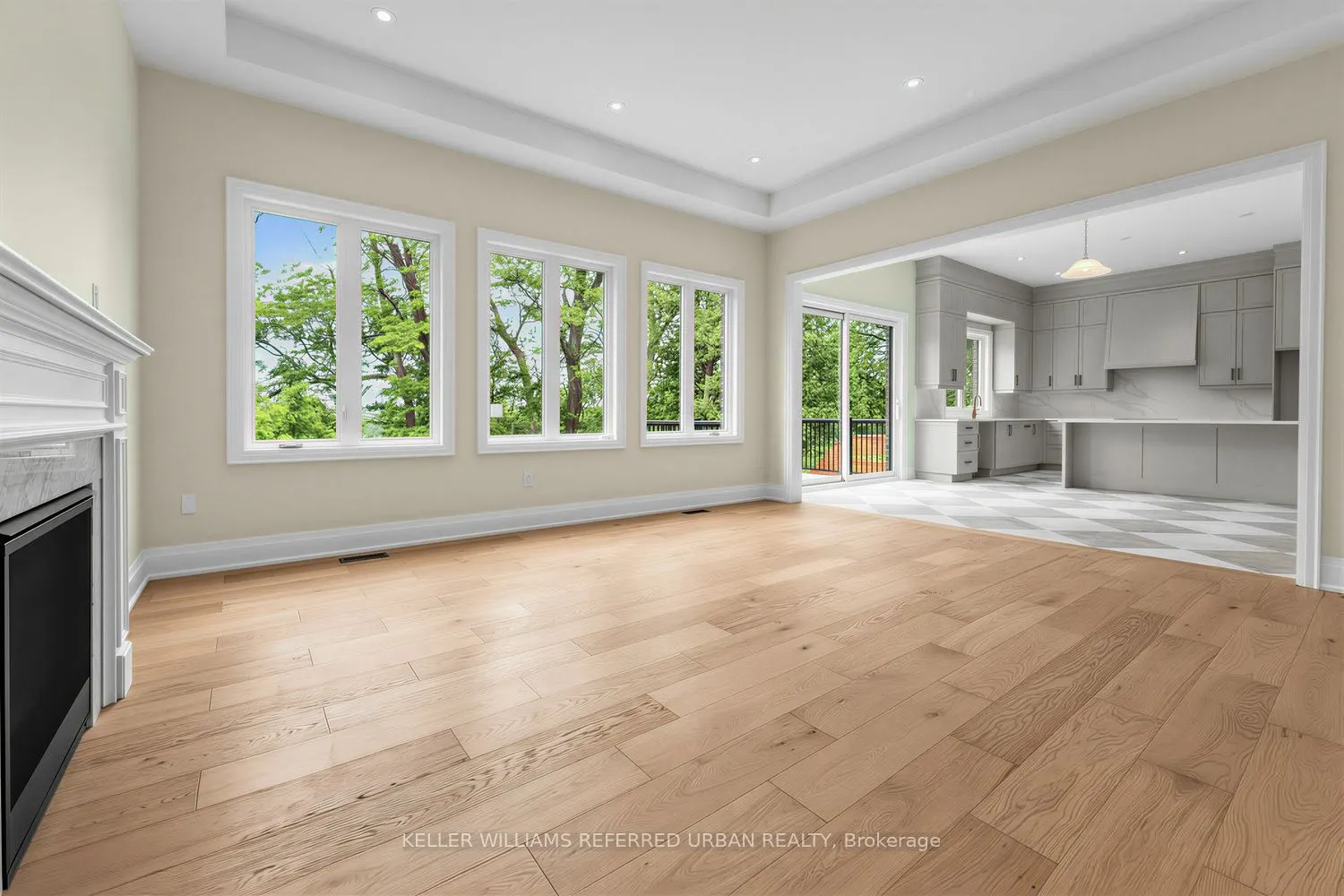 1429 Dundas Crescent