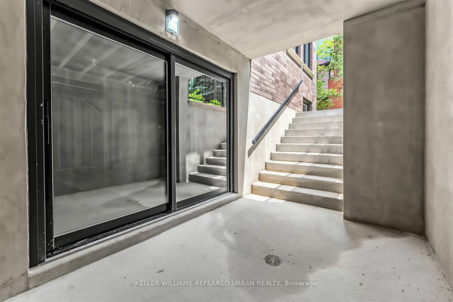 1429 Dundas Crescent