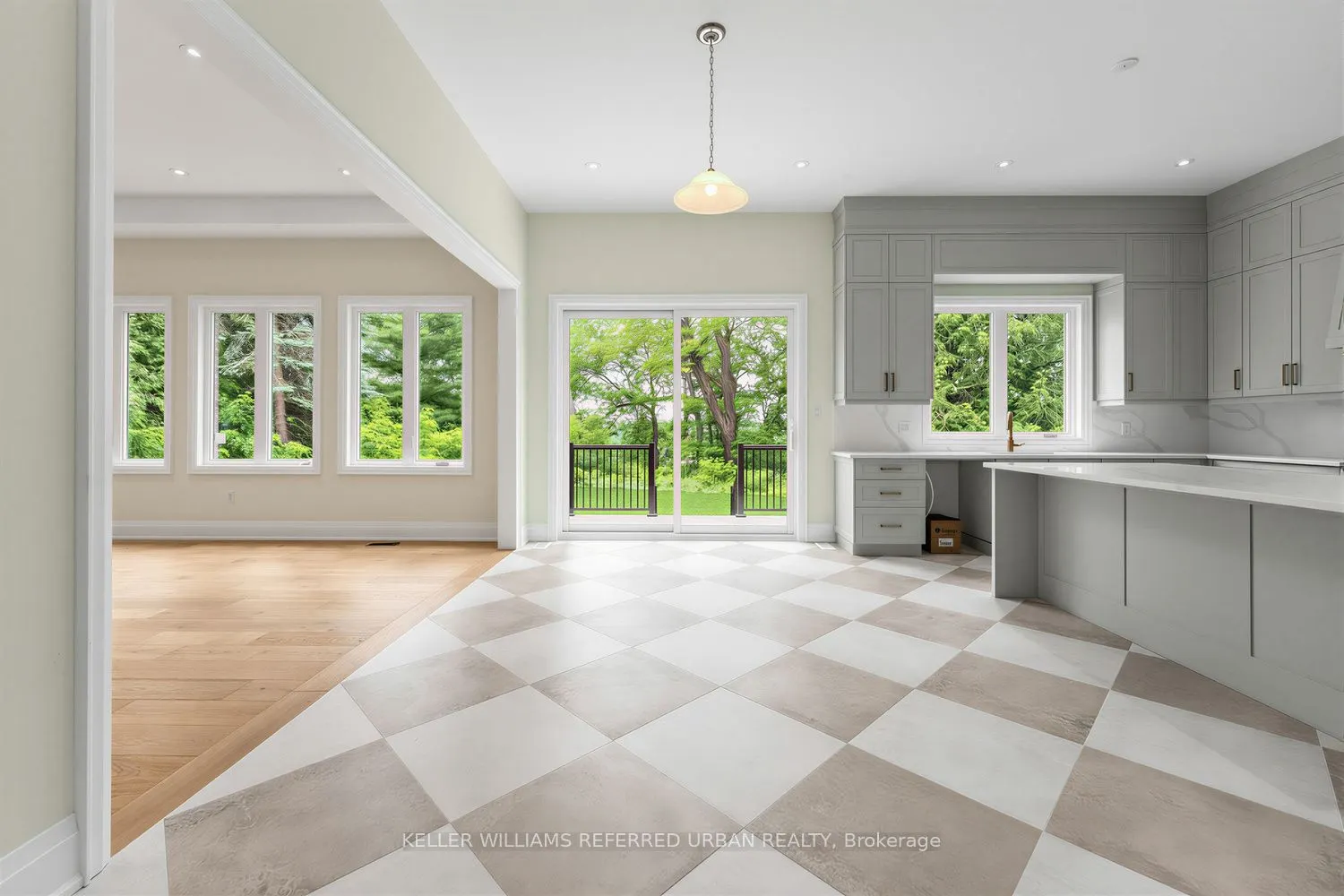 1429 Dundas Crescent