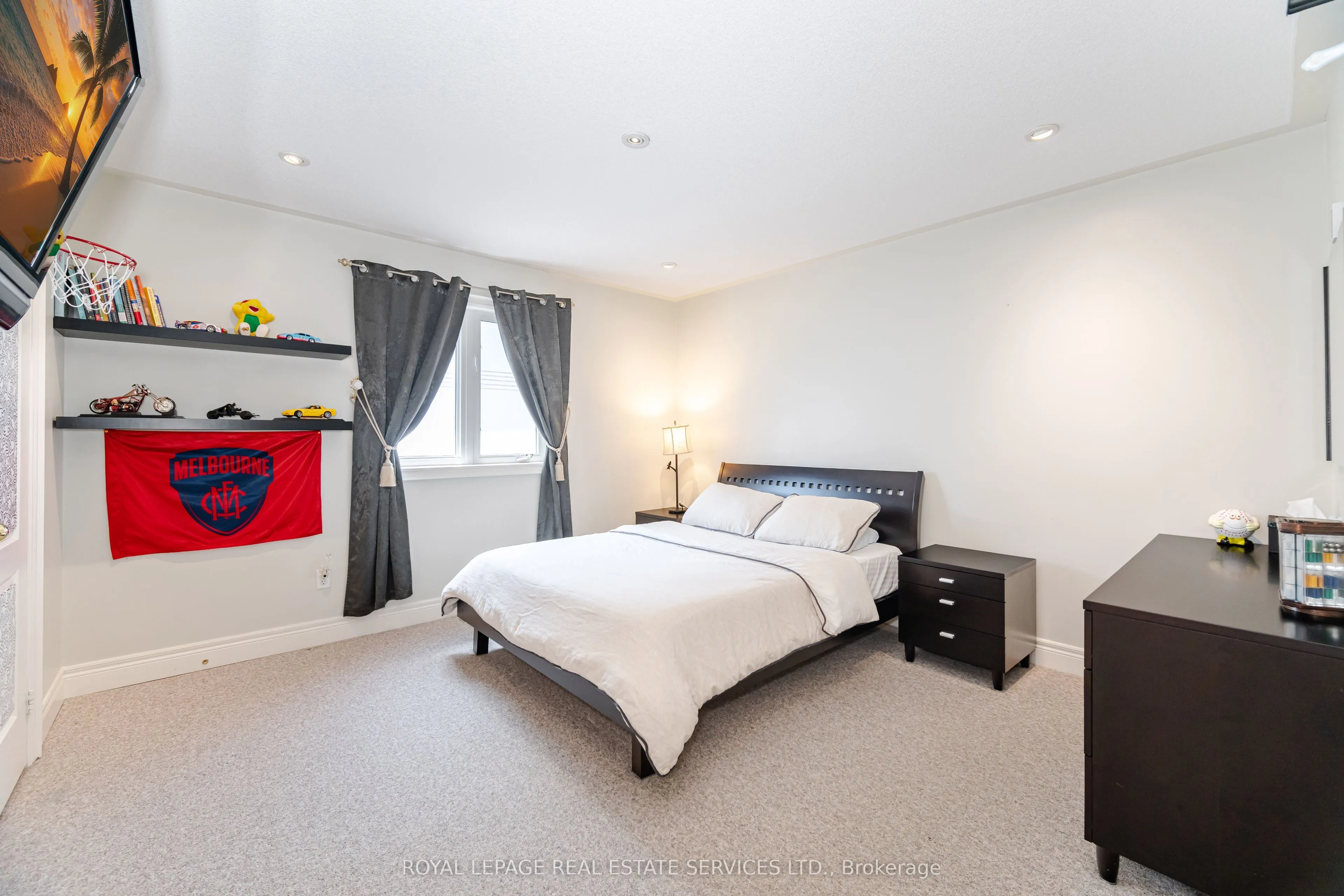 3809 Candlelight Drive