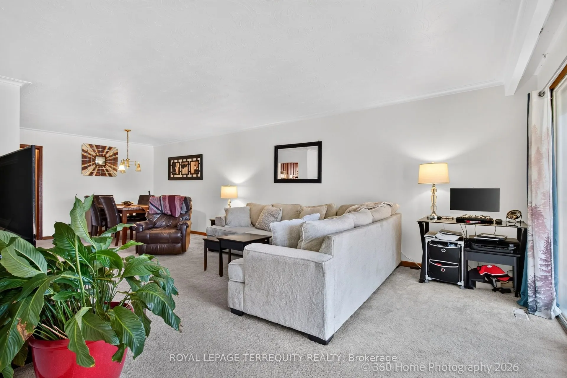 88 Central Parkway W