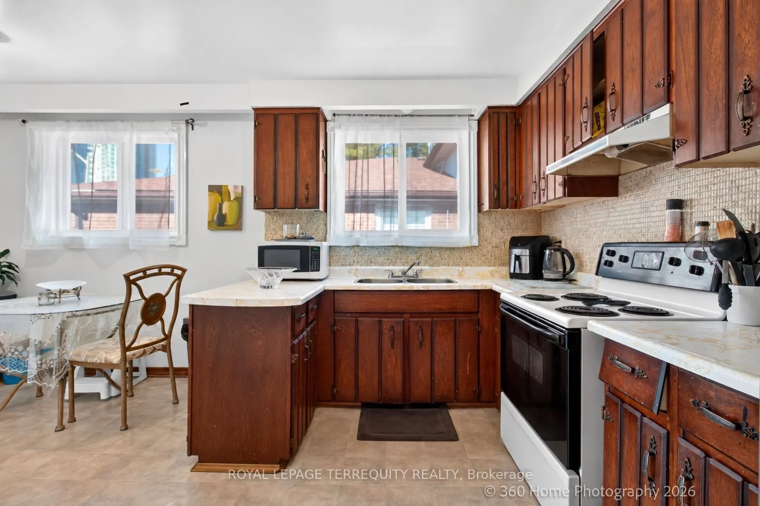88 Central Parkway W