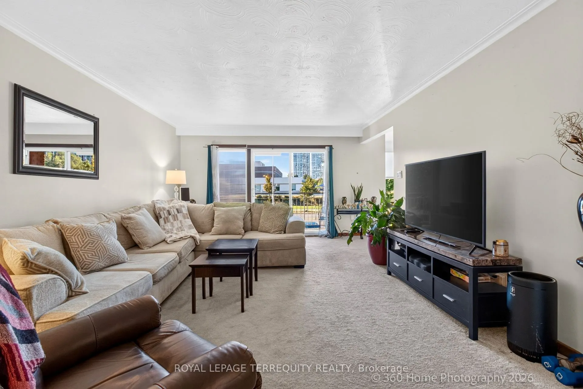 88 Central Parkway W