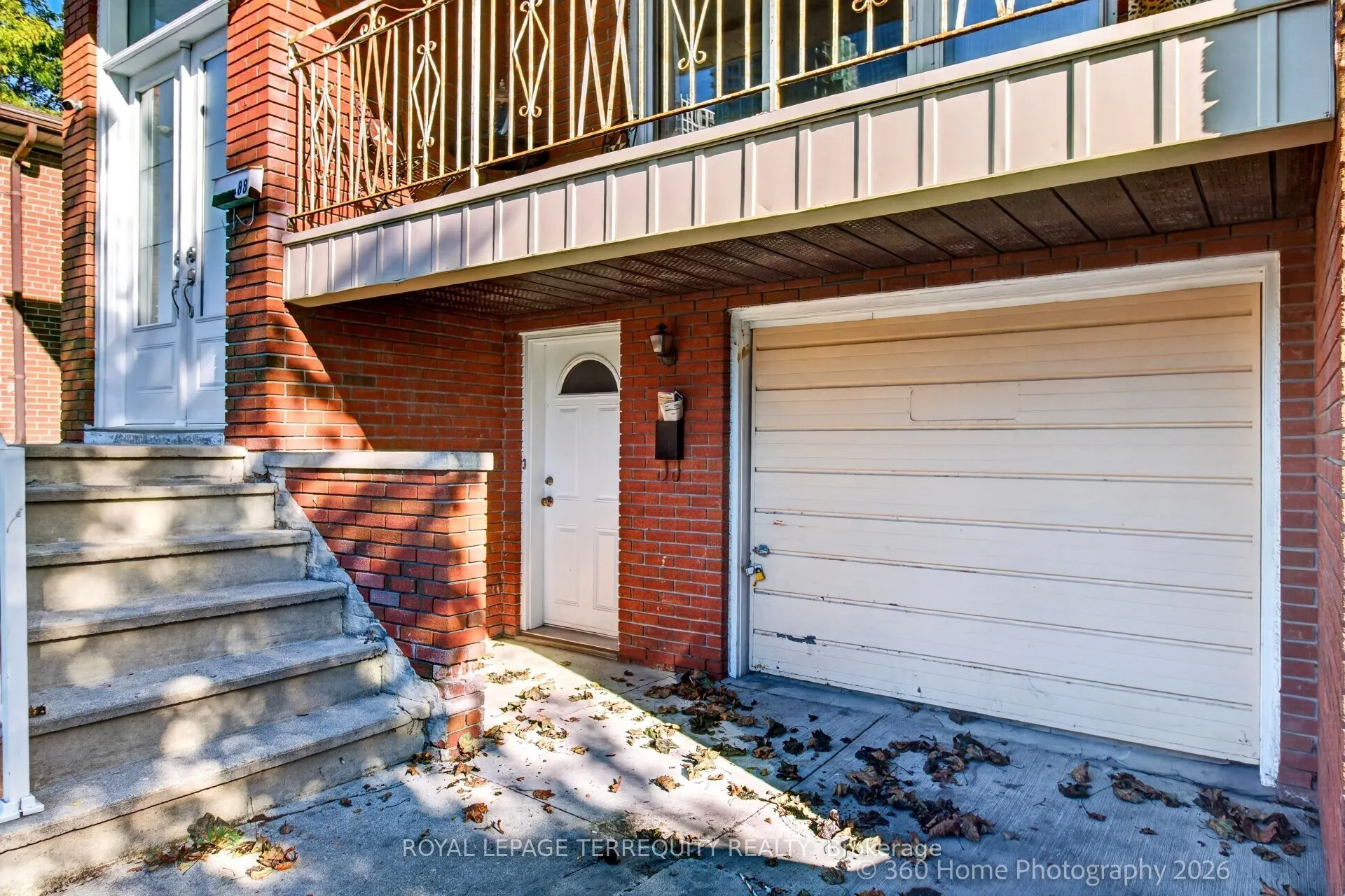 88 Central Parkway W