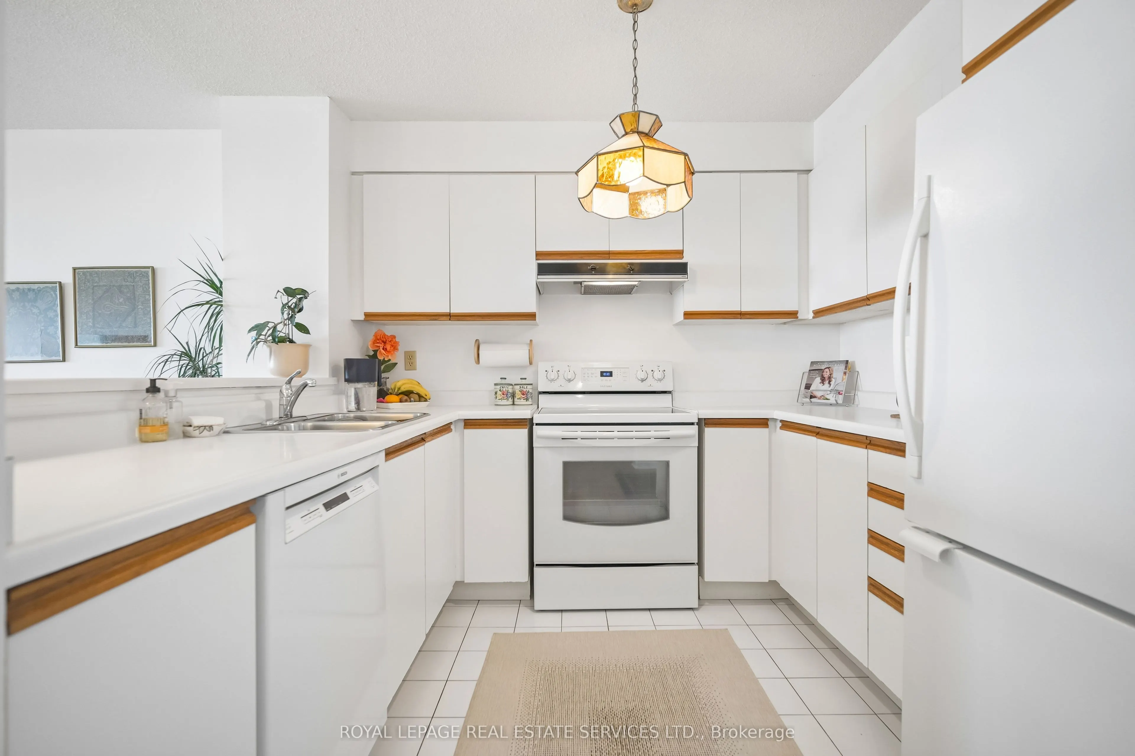 2155 Burnhamthorpe Road #1211