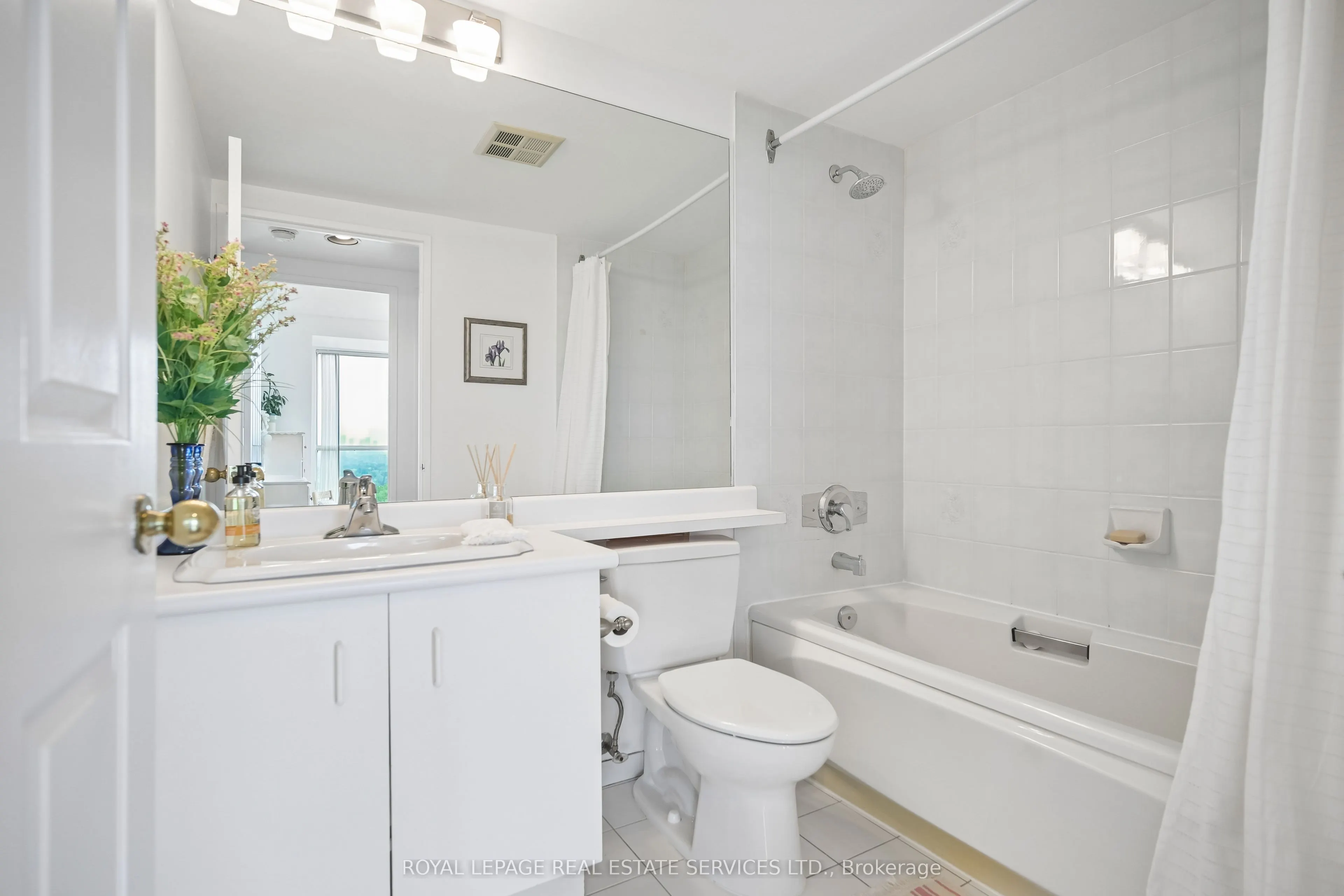 2155 Burnhamthorpe Road #1211