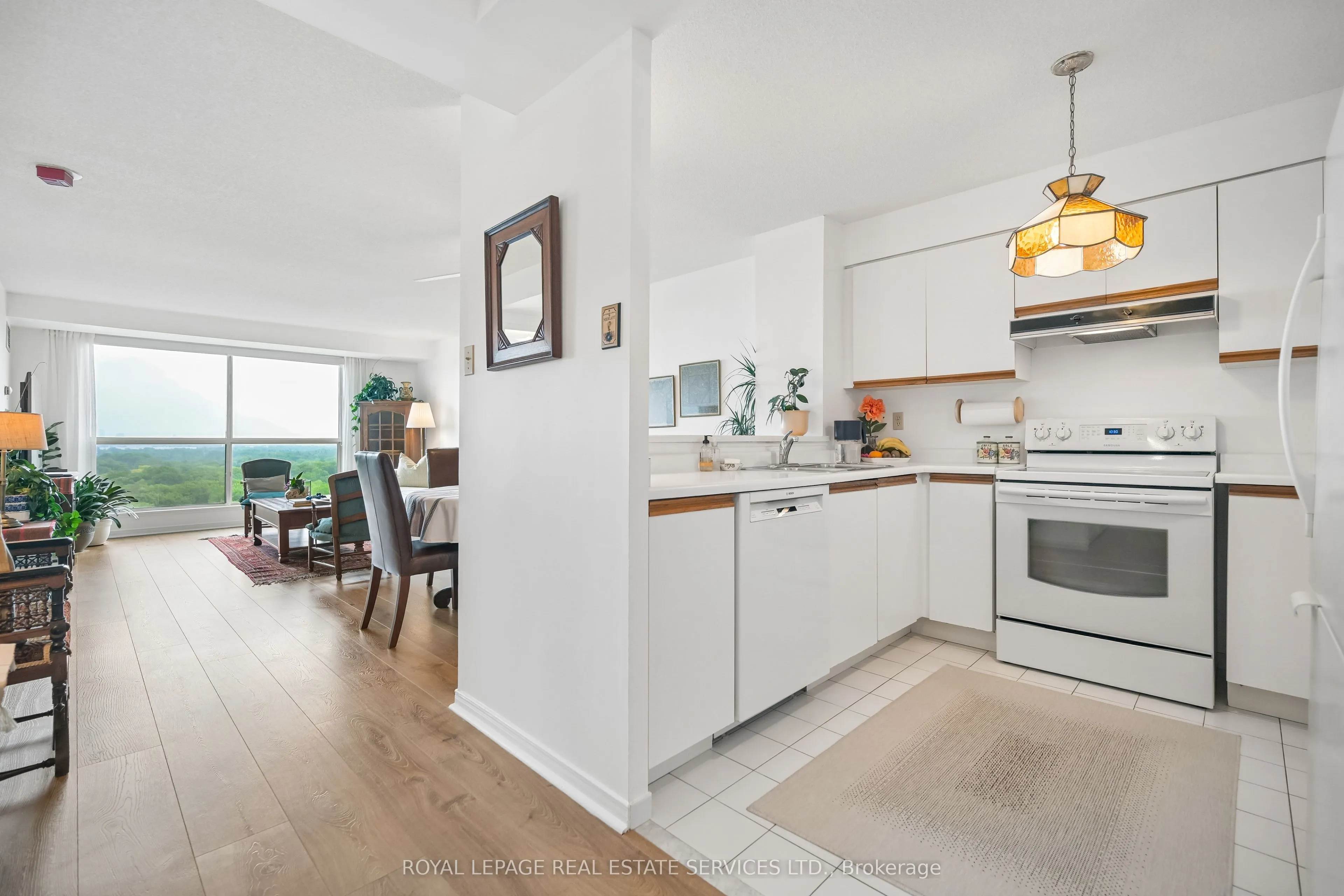 2155 Burnhamthorpe Road #1211