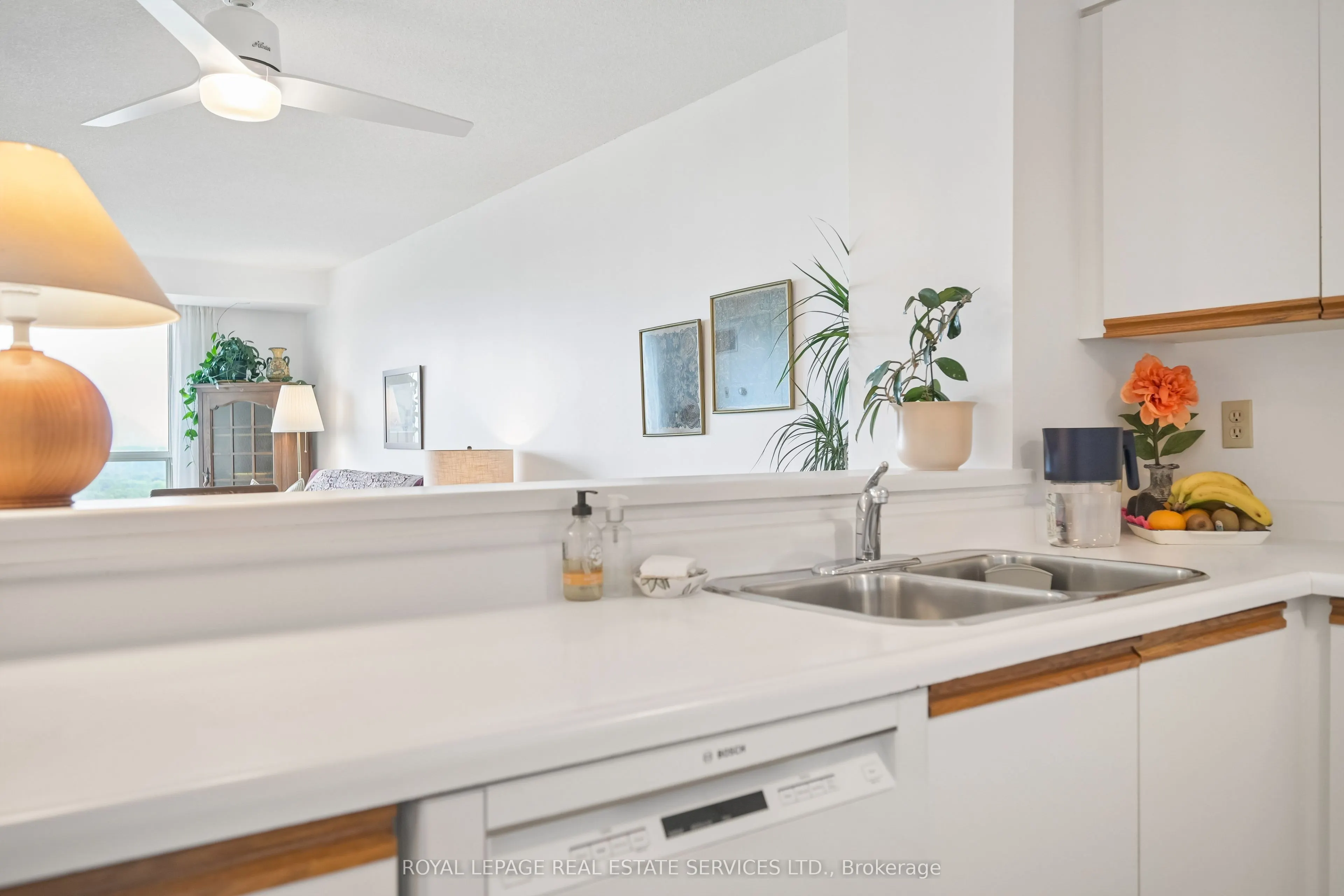 2155 Burnhamthorpe Road #1211