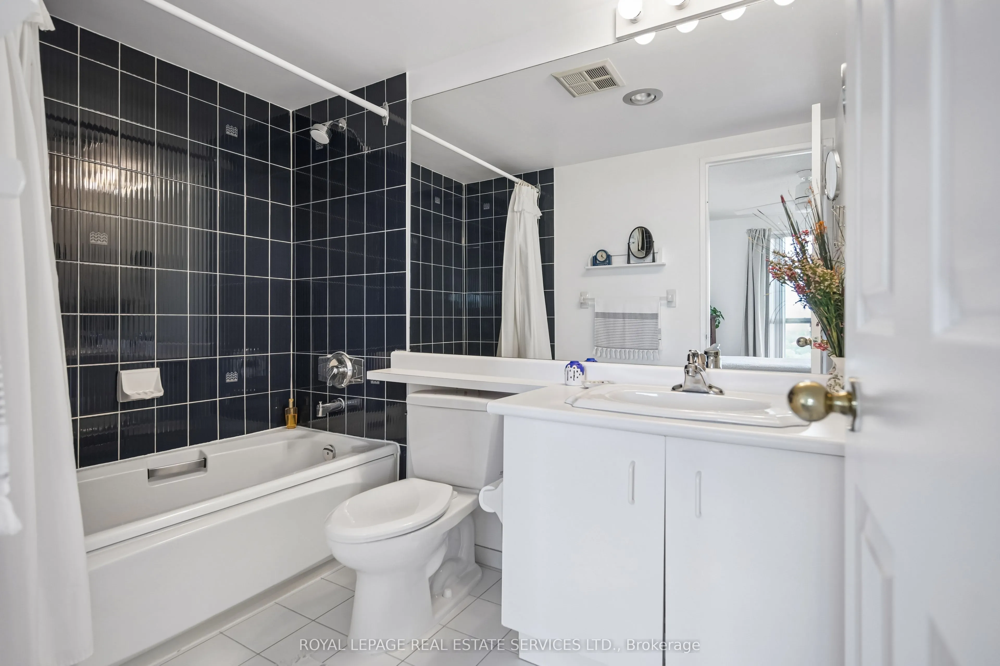 2155 Burnhamthorpe Road #1211