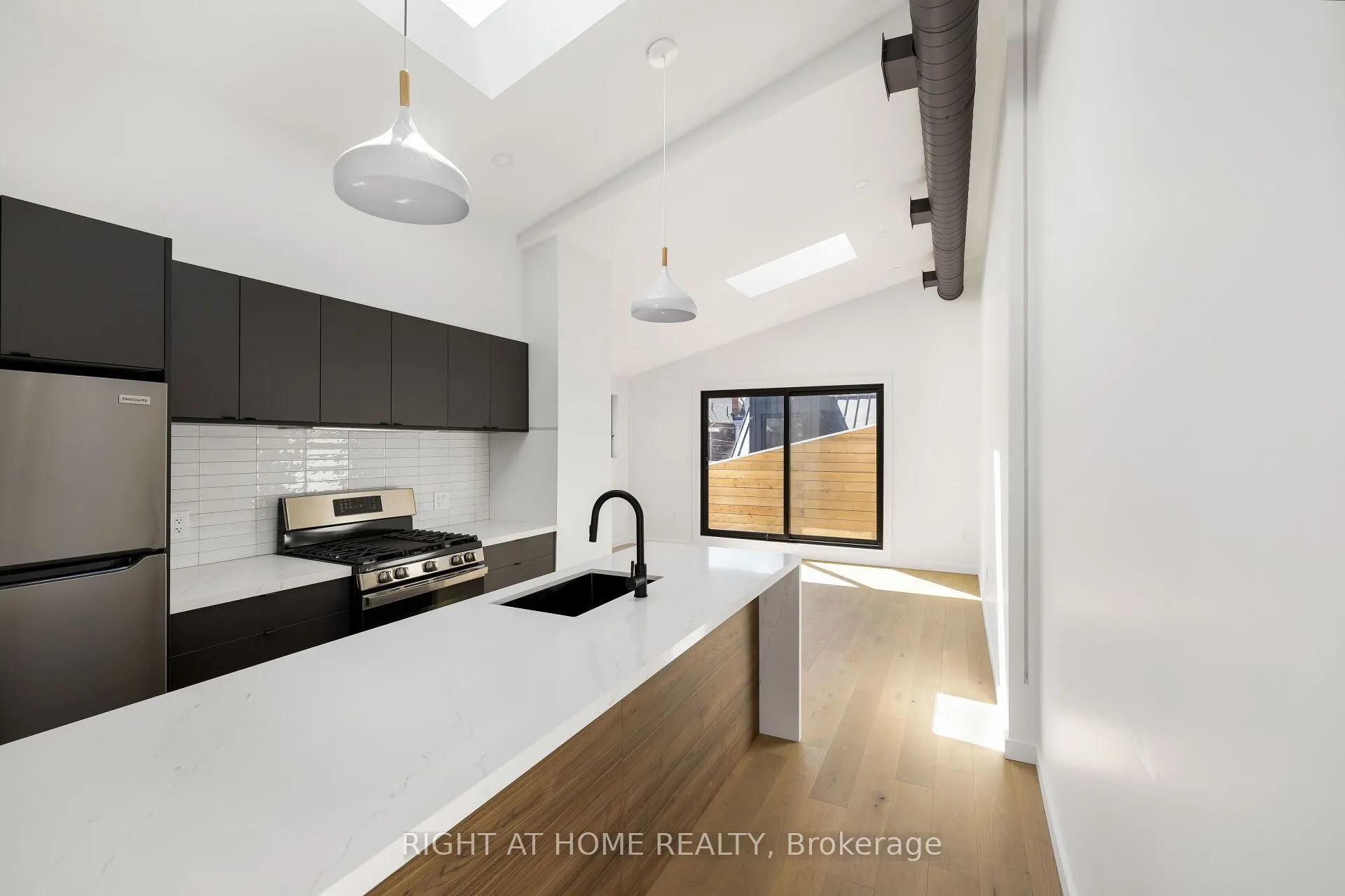 86 Lansdowne Avenue #Upper