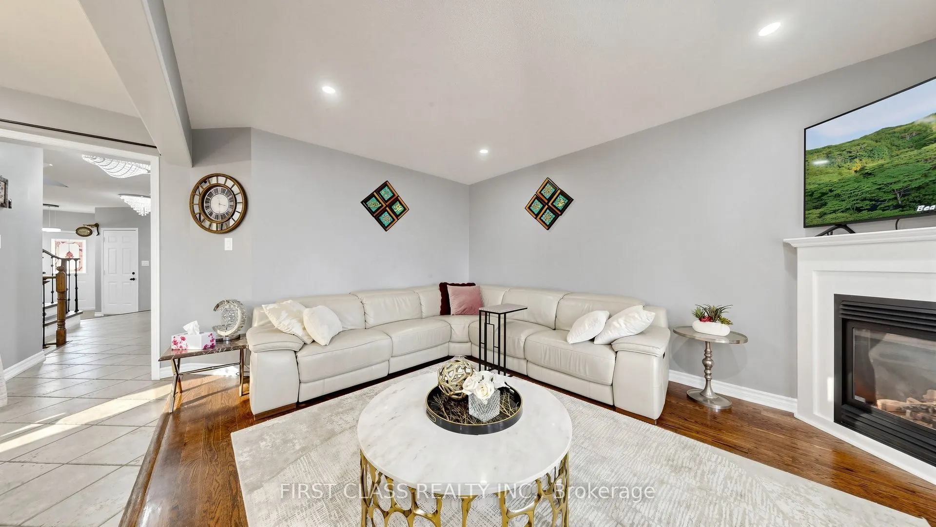 3433 Sunlight Street