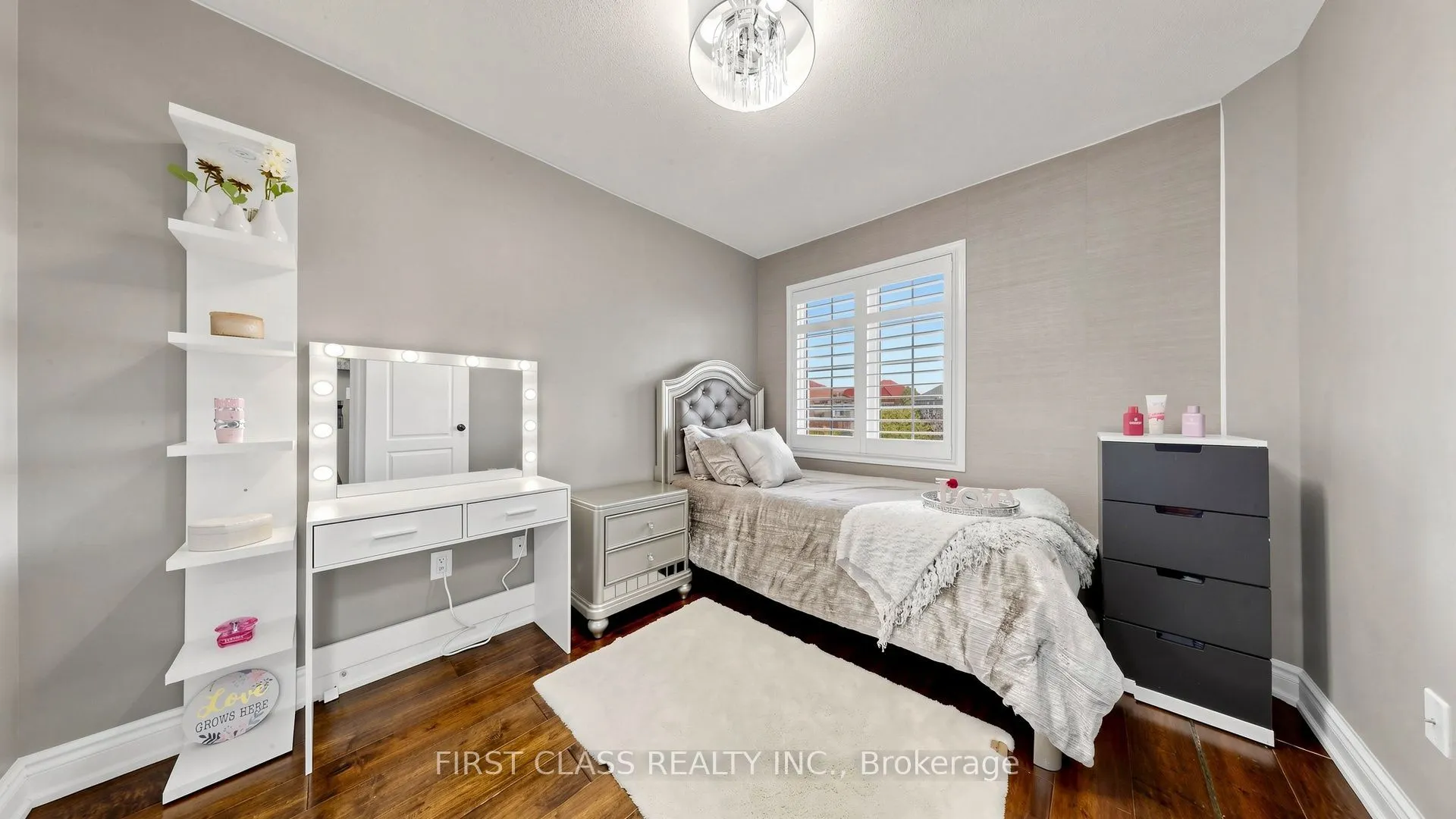 3433 Sunlight Street