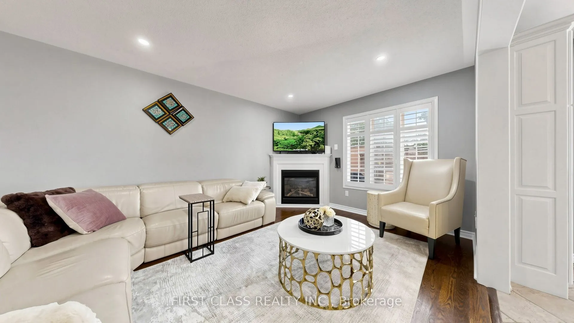3433 Sunlight Street