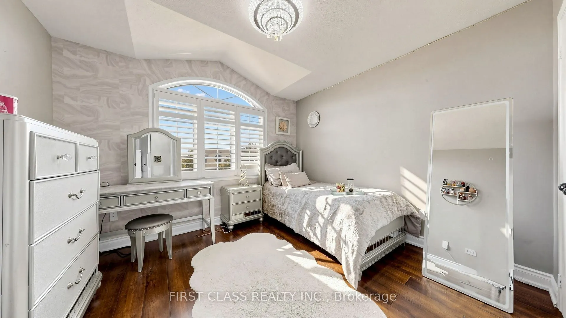 3433 Sunlight Street