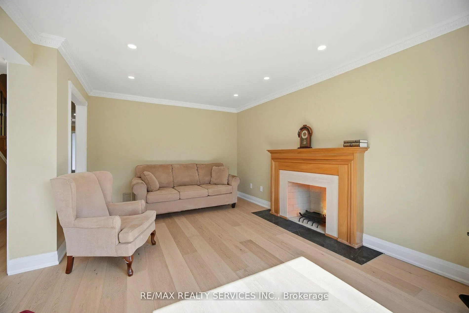 23 Newbury Crescent