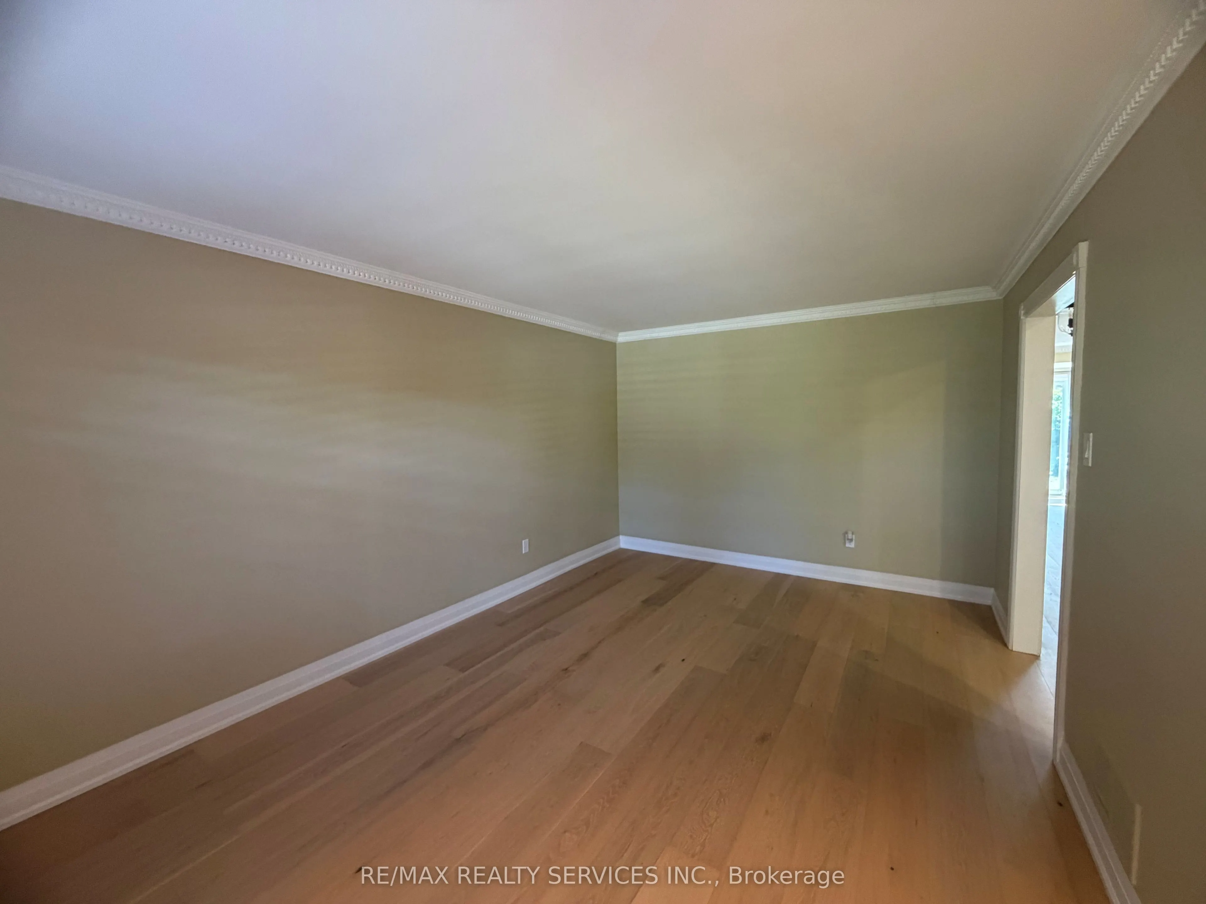 23 Newbury Crescent