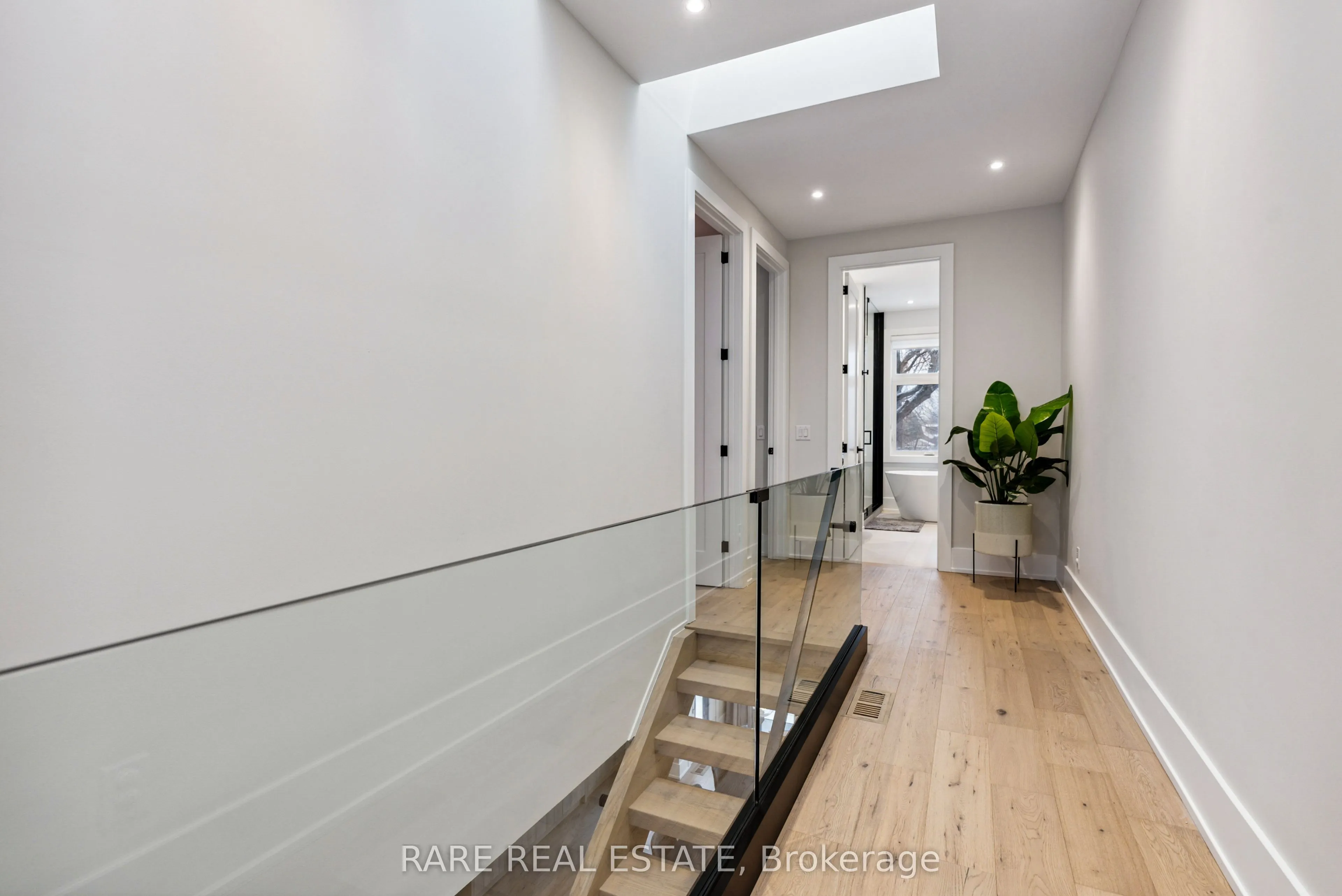 19 TWENTY-NINTH Street